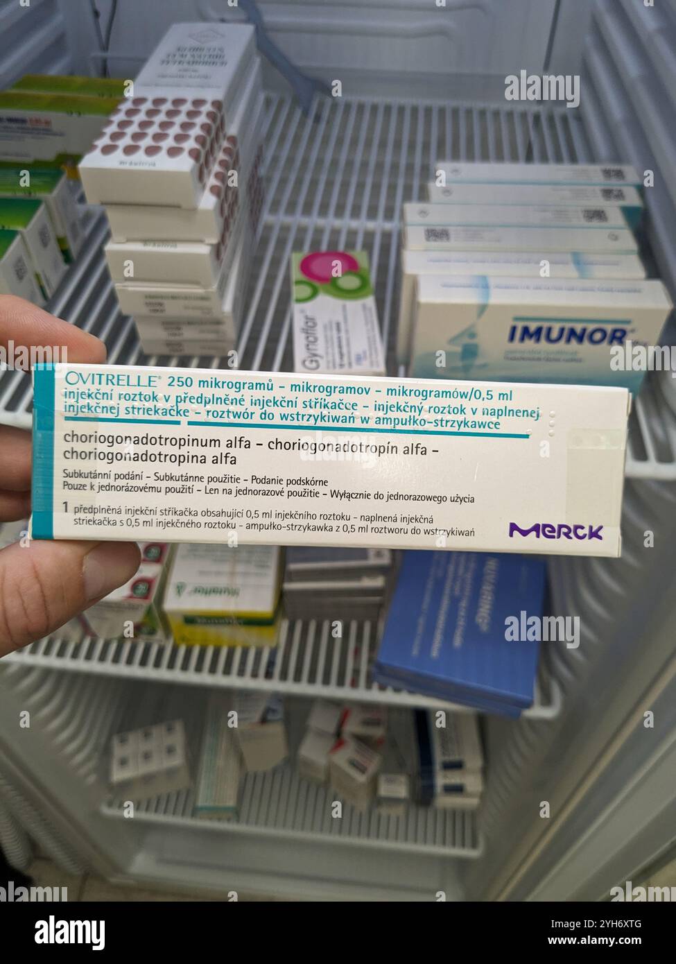 Scatola Ovitrelle di farmaco con choriogonadotropina alfa principio attivo di Merck Serono, utilizzato per il trattamento dell'infertilità e per innescare l'ovulazione Foto Stock