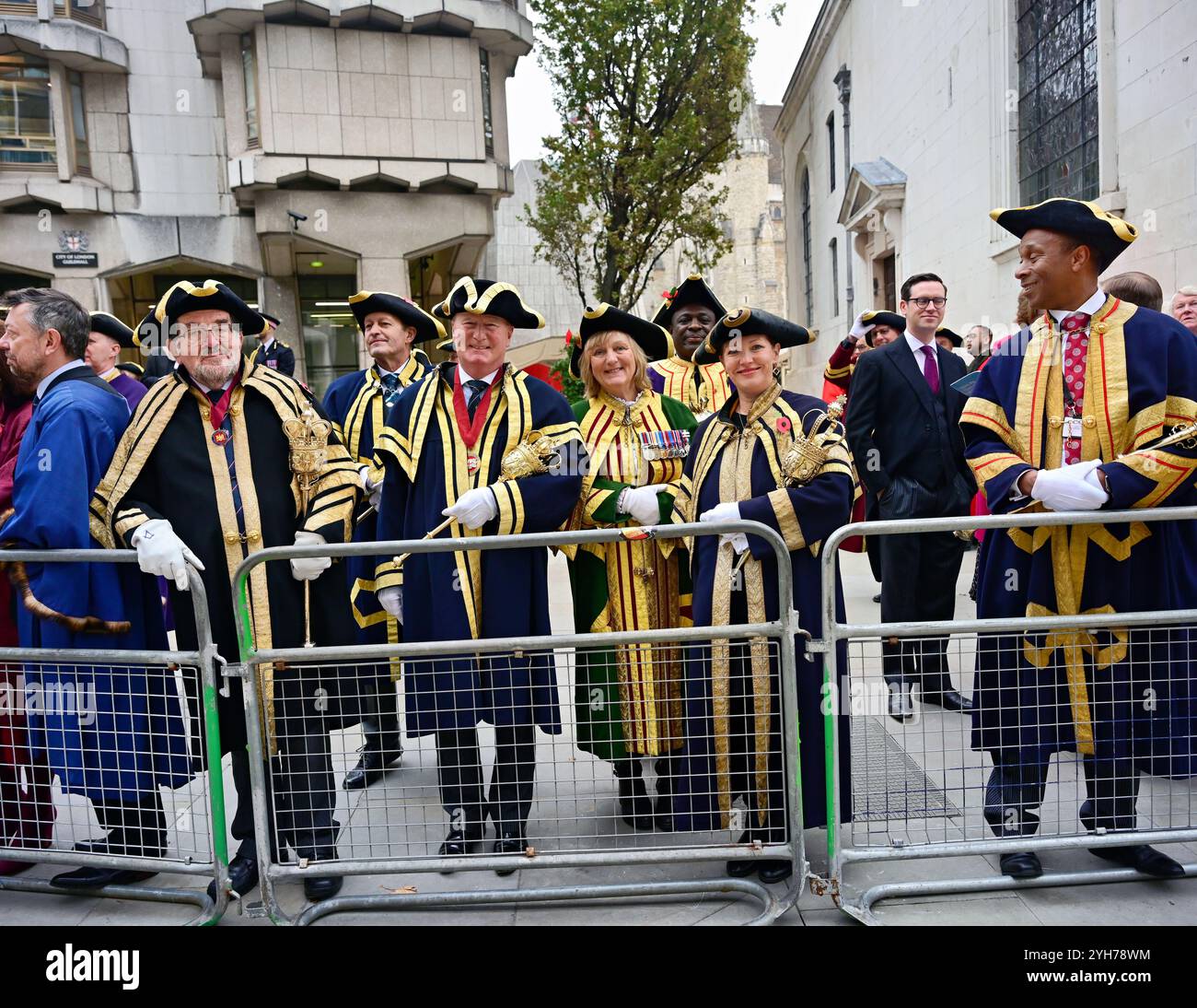 LONDRA, REGNO UNITO. 9 novembre 2024. Il Maestro Jeremy Bedford e le sue due figlie alla sfilata per la Worshipful Company of Feltmakers, Zunft zur Waag e la ZURICH City Police Band partecipano alla sfilata del Lord Mayor's Show nel 2024 a Londra, Regno Unito. (Foto di 李世惠/SEE li/Picture Capital) credito: Vedi li/Picture Capital/Alamy Live News Foto Stock