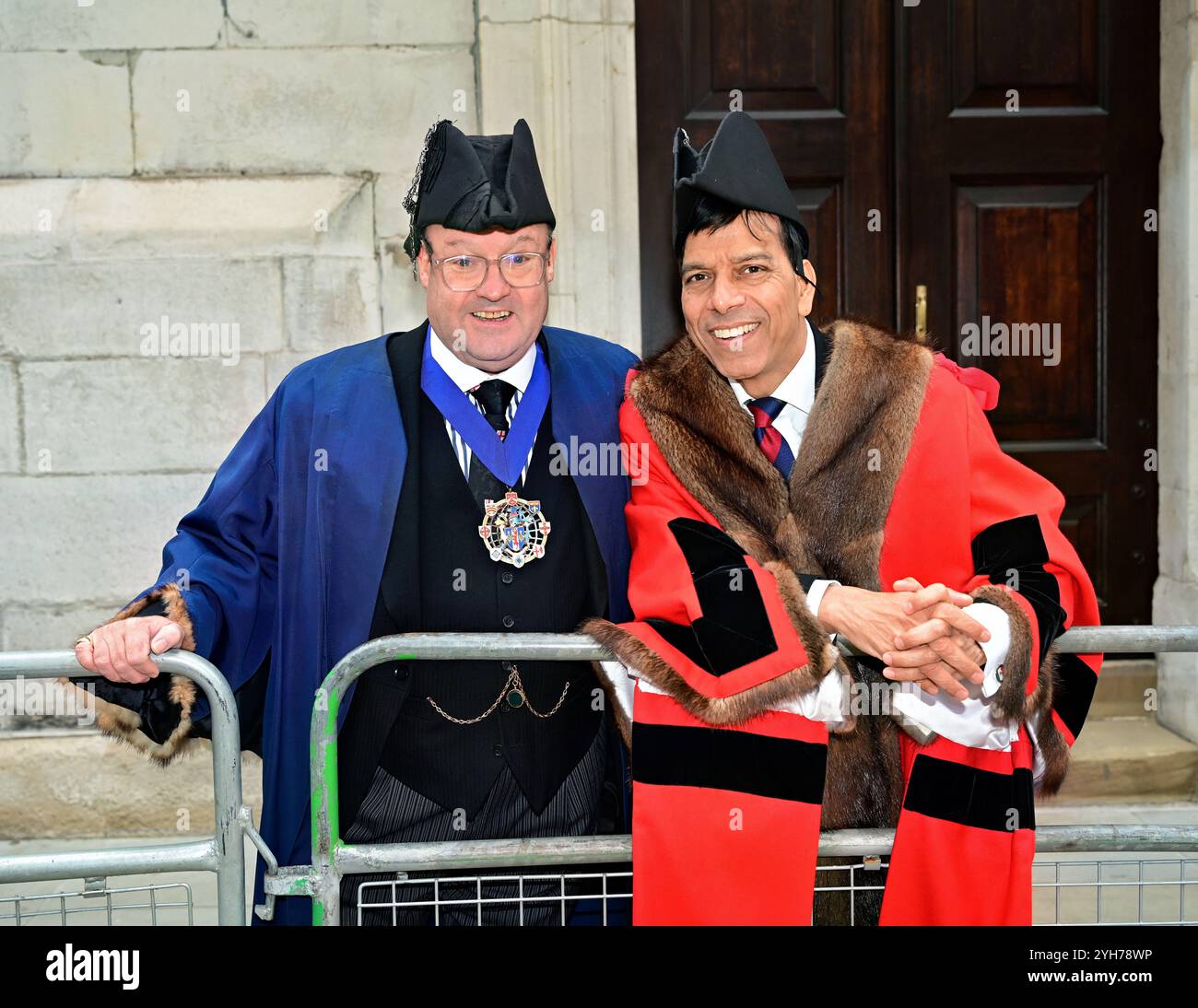 LONDRA, REGNO UNITO. 9 novembre 2024. Il Maestro Jeremy Bedford e le sue due figlie alla sfilata per la Worshipful Company of Feltmakers, Zunft zur Waag e la ZURICH City Police Band partecipano alla sfilata del Lord Mayor's Show nel 2024 a Londra, Regno Unito. (Foto di 李世惠/SEE li/Picture Capital) credito: Vedi li/Picture Capital/Alamy Live News Foto Stock