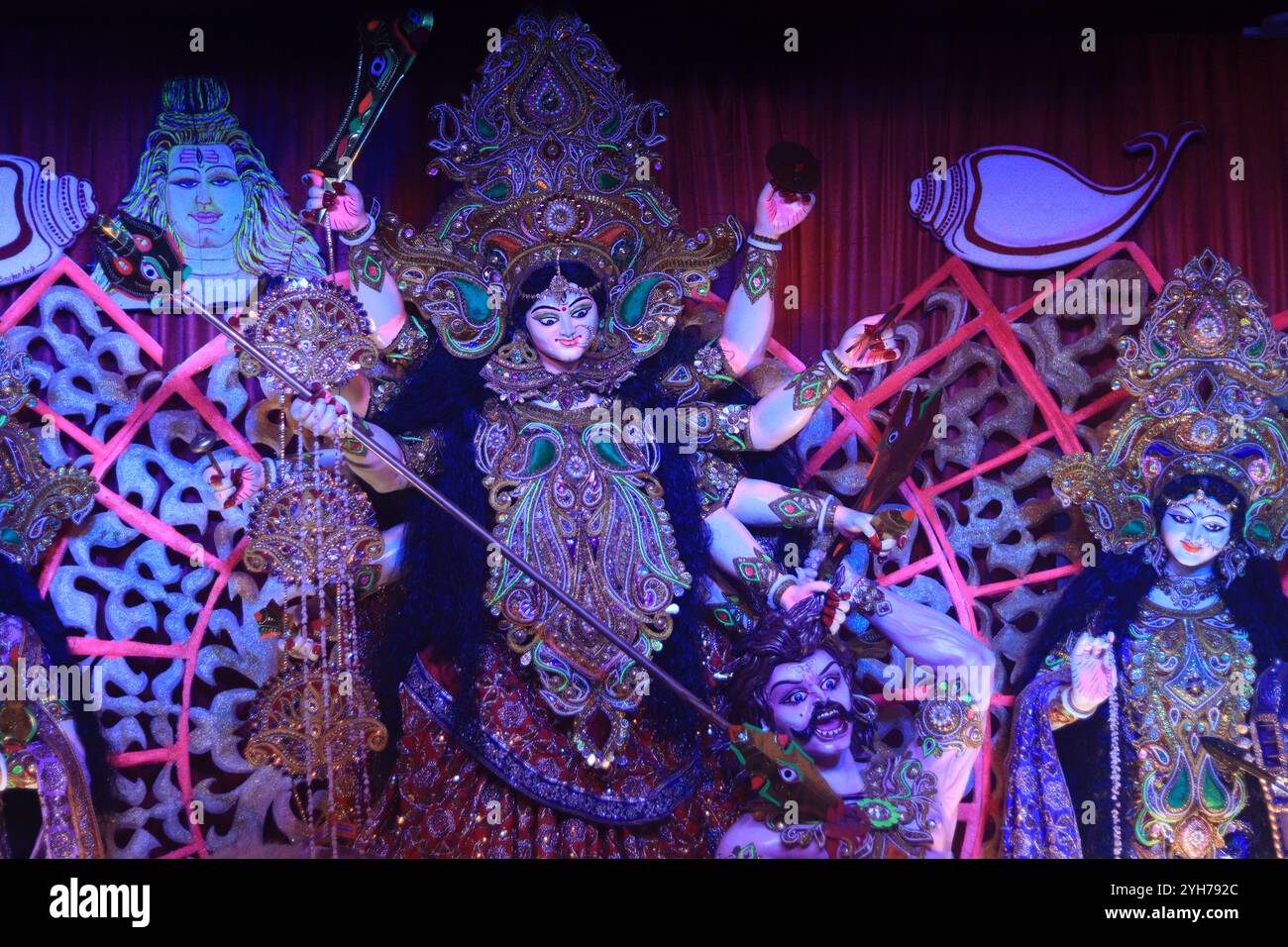 Durga Puja è il più grande festival della comunità indù. Foto Stock