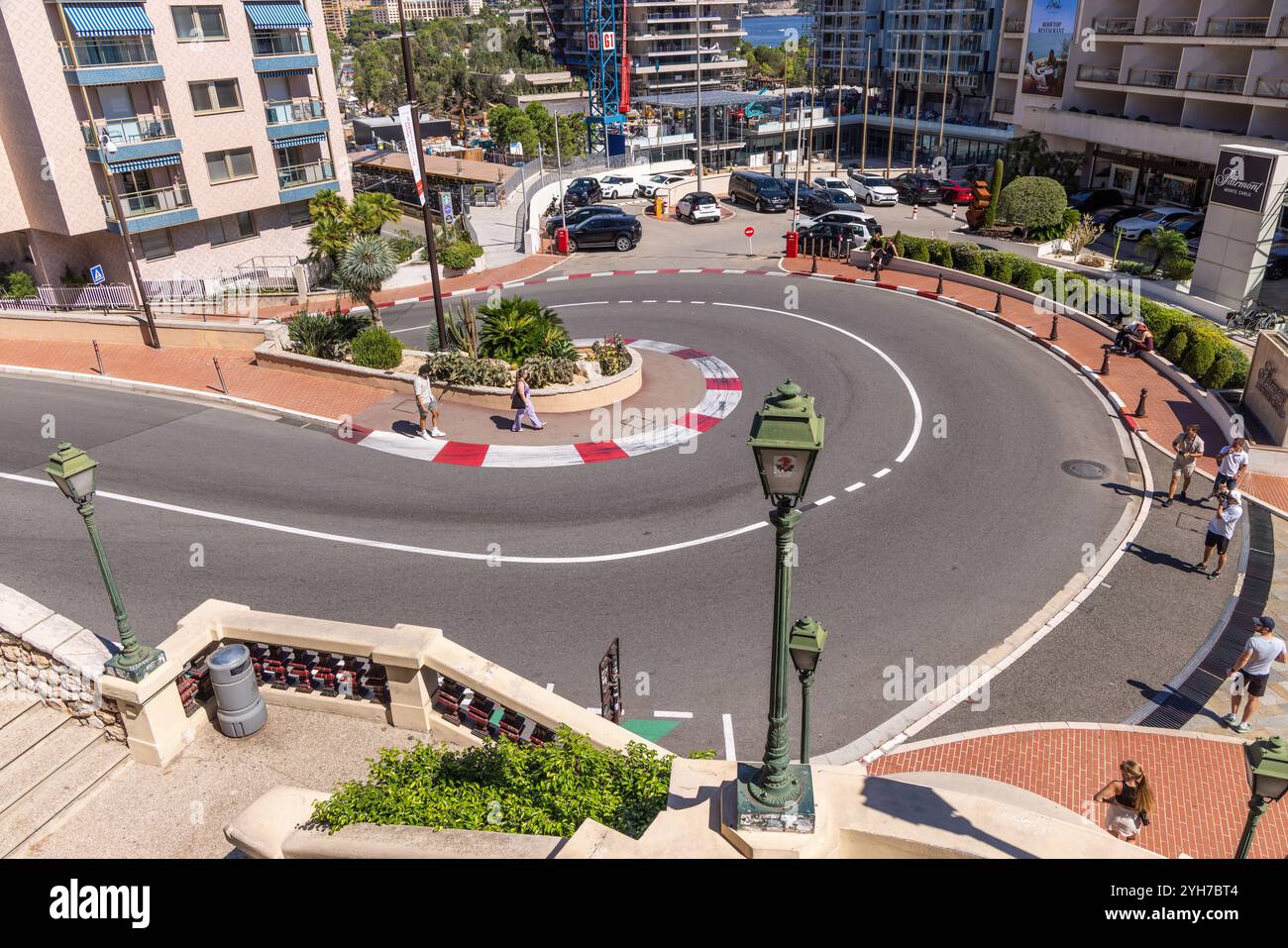 Il famoso tornante Fairmont sul circuito del Gran Premio di Monaco, Monte Carlo, Monaco, Sud della Francia Foto Stock