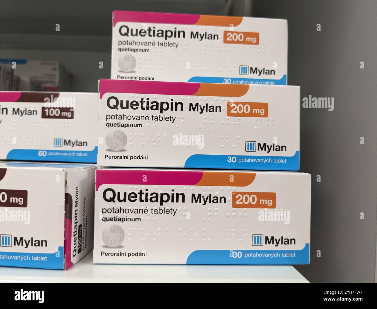 QUETIAPIN MYLAN box con CHETIAPINA principio attivo di MYLAN, usato per il trattamento della schizofrenia, disturbo bipolare. Foto Stock