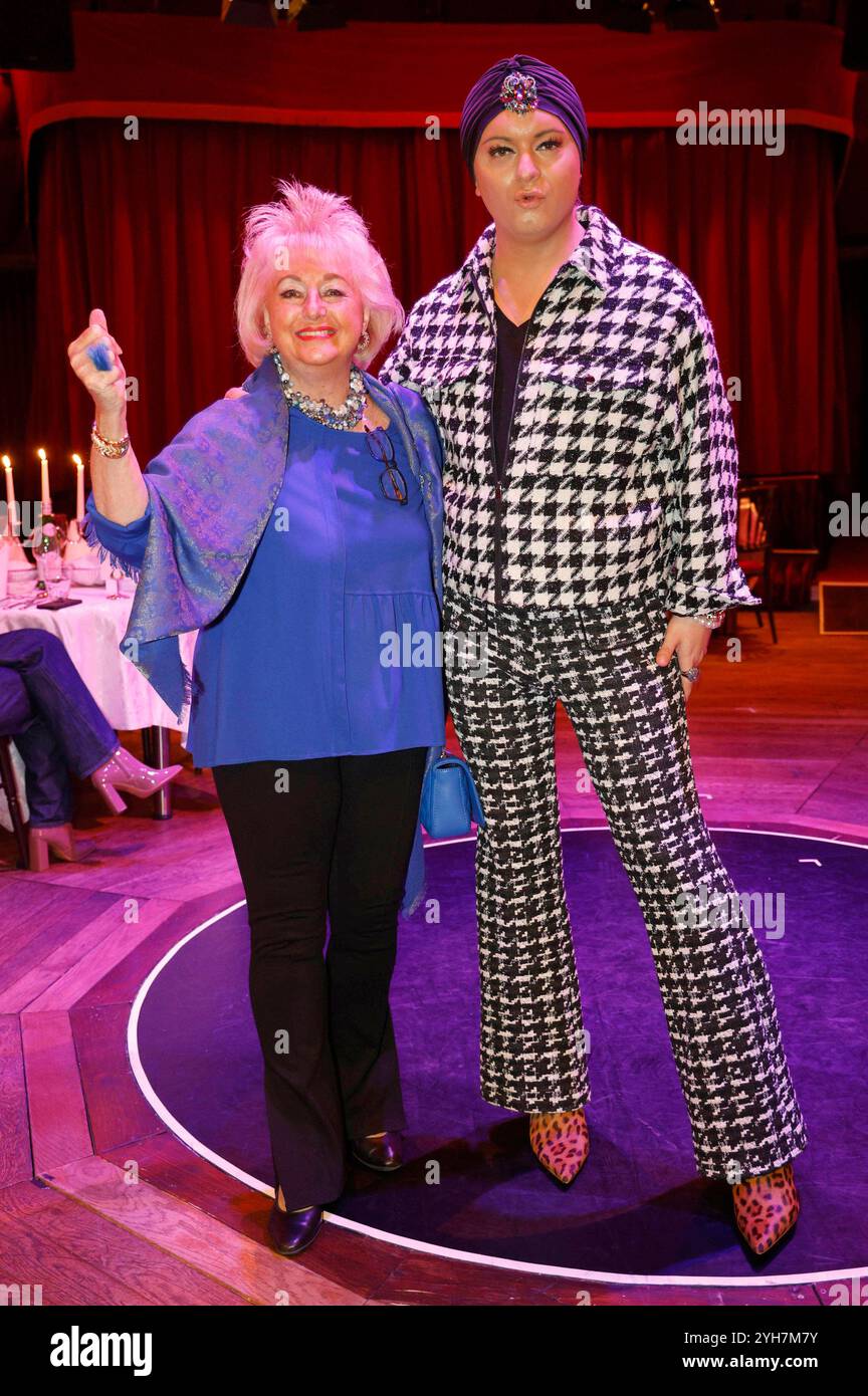 Stefanie Simon e Julian F.M. Stoeckel bei der Gala-Premiere der Palazzo Dinner Show im Spiegelpalast. Berlin, 09.11.2024 foto:XB.xDummerx/xFuturexImagex dinnershow_4209 Foto Stock