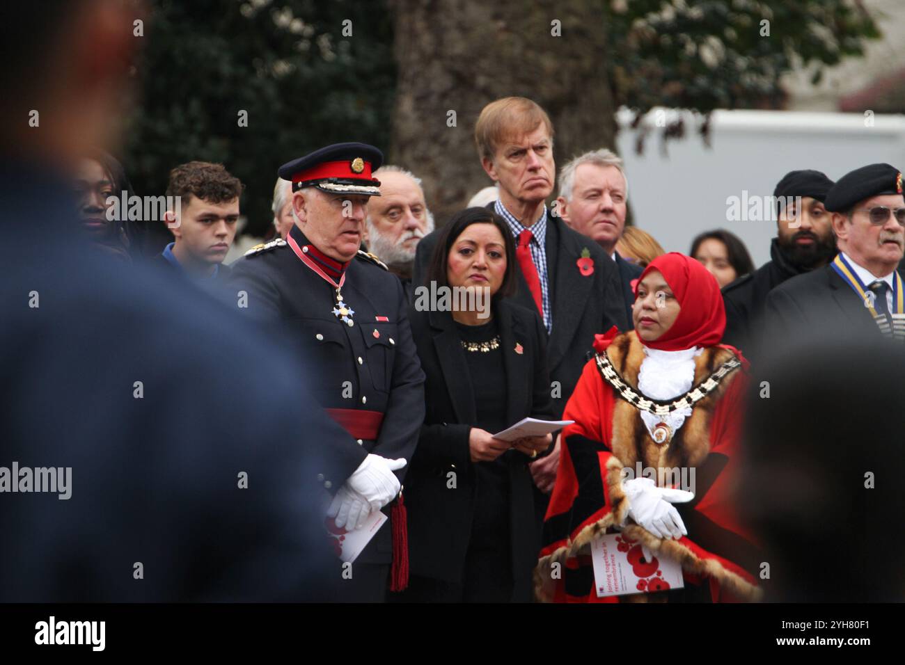 Il sindaco di Newham Rokhsana Fiaz OBE l'On Sir Stephen Timms è il deputato laburista per East Ham e? Consigliere Rohima Rahman al servizio commemorativo di East Ham. Il servizio domenicale di commemorazione a Newham ha avuto luogo al Cenotafio di Central Park. Il servizio sarà guidato dal reverendo canonico Fred Ashford-Okai, e vi parteciperanno i consiglieri LBN, il rappresentante del re, membri passati e presenti delle forze armate, servizi in uniforme, ambulanza di St. John e giovani rappresentanti varie organizzazioni di scautismo, guida e cadetti. Foto Stock