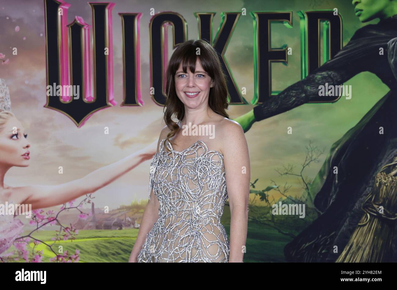 LOS ANGELES, CALIFORNIA - 9 NOVEMBRE: Alice Brooks alla "Los Angeles Premiere of Universal Pictures 'Wicked' al Dorothy Chandler Pavilion il 9 novembre 2024 a Los Angeles, California. Credito Faye Sadou/MediaPunch credito: MediaPunch Inc/Alamy Live News Foto Stock