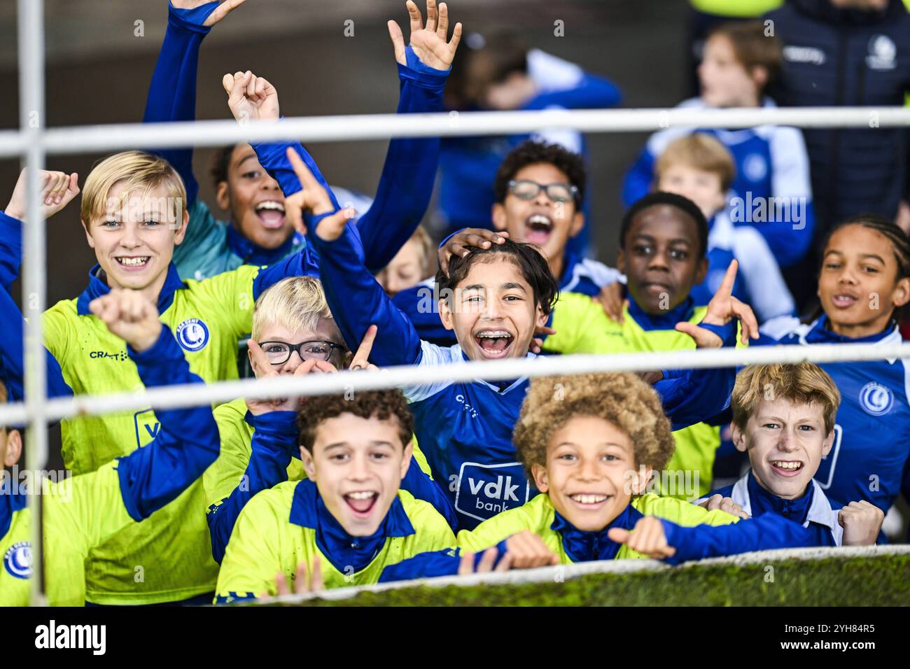 Gent, Belgio. 10 novembre 2024. I giovani del KAA Gent sono stati fotografati prima di una partita di calcio tra KAA Gent e Standard de Liege, domenica 10 novembre 2024 a Gent, il giorno 14 della stagione 2024-2025 della prima divisione del campionato belga "Jupiler Pro League". BELGA PHOTO TOM GOYVAERTS credito: Belga News Agency/Alamy Live News Foto Stock