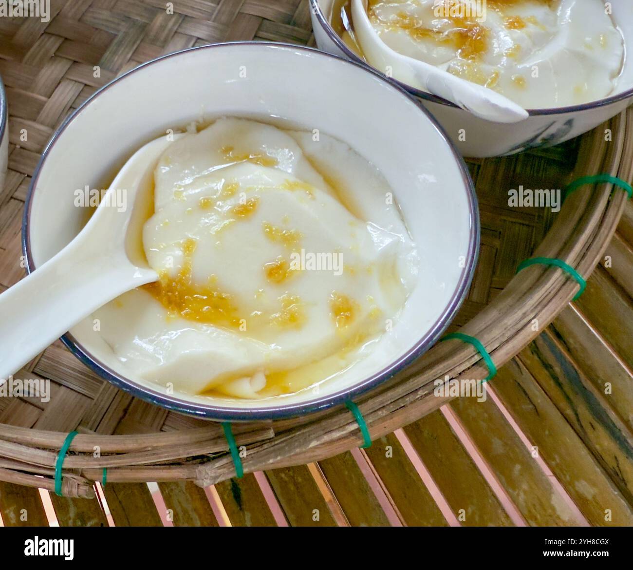 Tofu morbido allo zenzero e miele Foto Stock