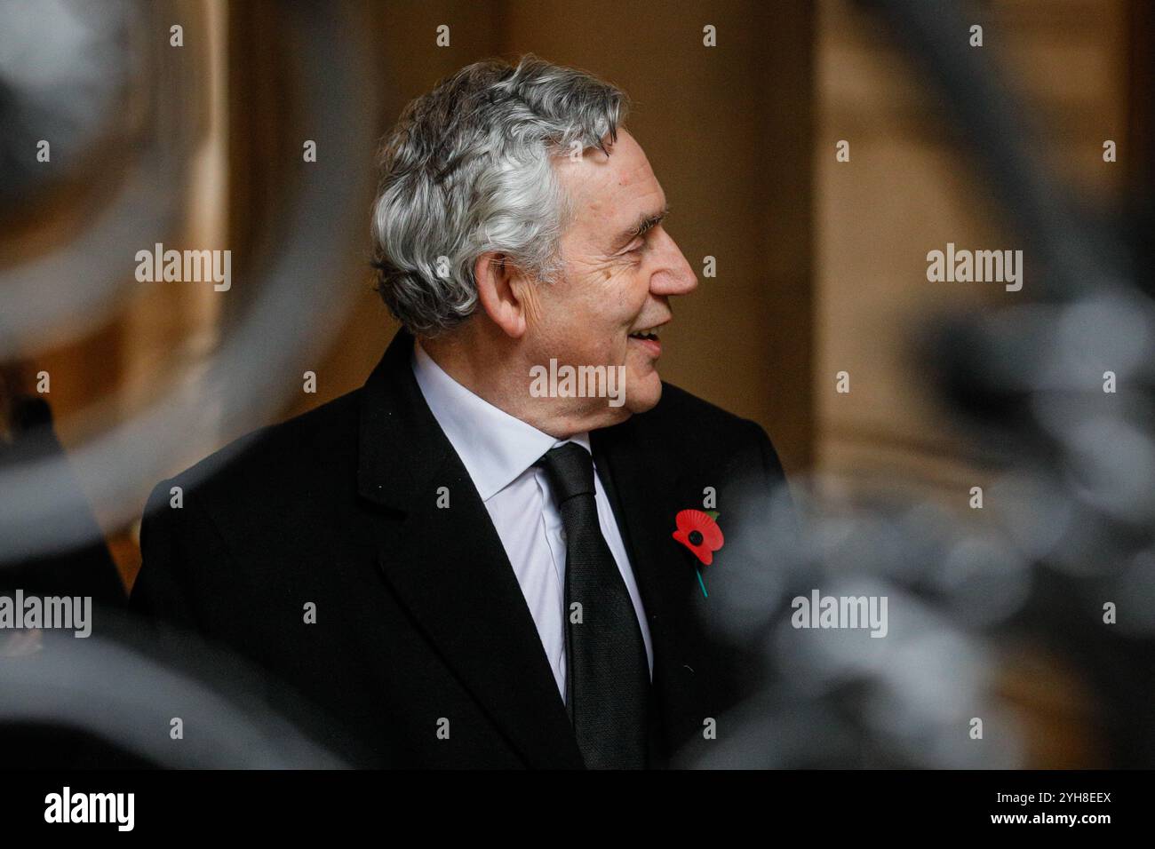 Downing Street, Londra, Regno Unito, 10 novembre 2024. Gordon Brown, ex primo ministro ed ex leader del Partito Laburista. I politici, tra cui gli ex primi ministri, sono visti camminare per Downing Street sulla strada per partecipare alla cerimonia della domenica della memoria a Whitehall a Westminster. Crediti: Imageplotter/Alamy Live News Foto Stock