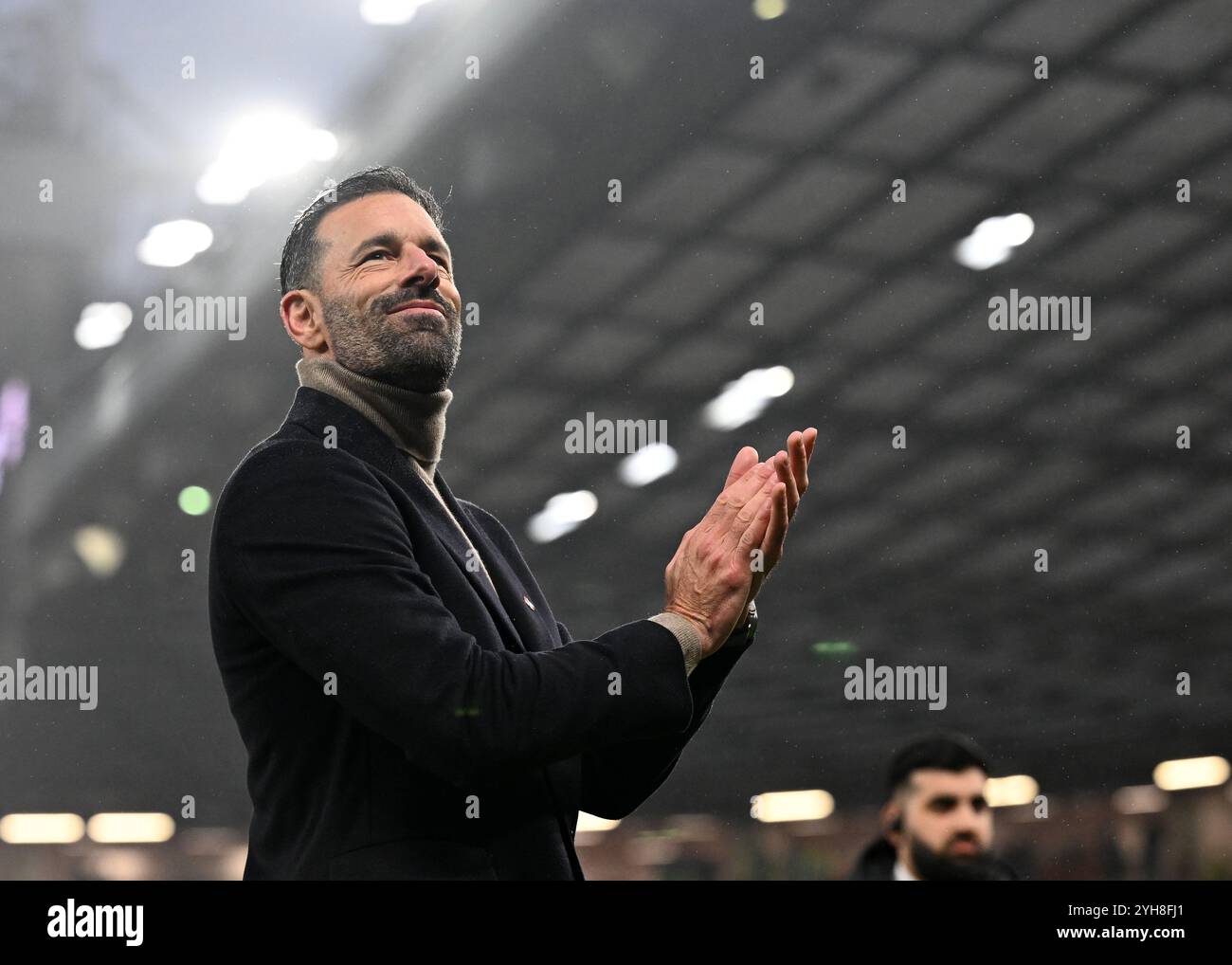 Manchester, Regno Unito. 10 novembre 2024. Ruud Van Nistelrooy del Manchester United festeggia durante la partita di Premier League all'Old Trafford, Manchester. Il credito immagine dovrebbe essere: Anna Gowthorpe/Sportimage Credit: Sportimage Ltd/Alamy Live News Foto Stock