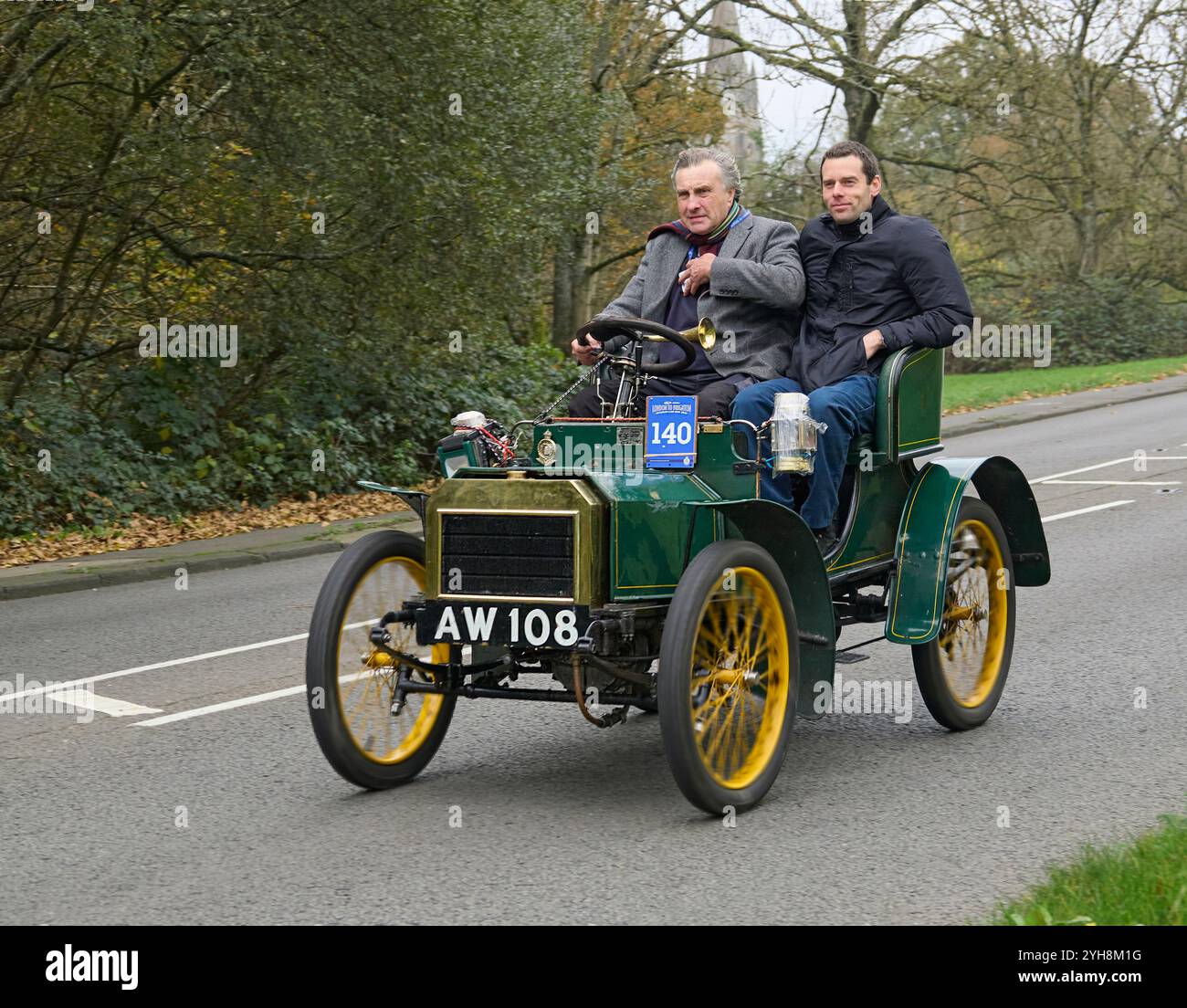 1903 Humberette 2 posti numero 140 nella London to Brighton Veteran Car 2024 passando Earlswood Redhill Surrey Foto Stock