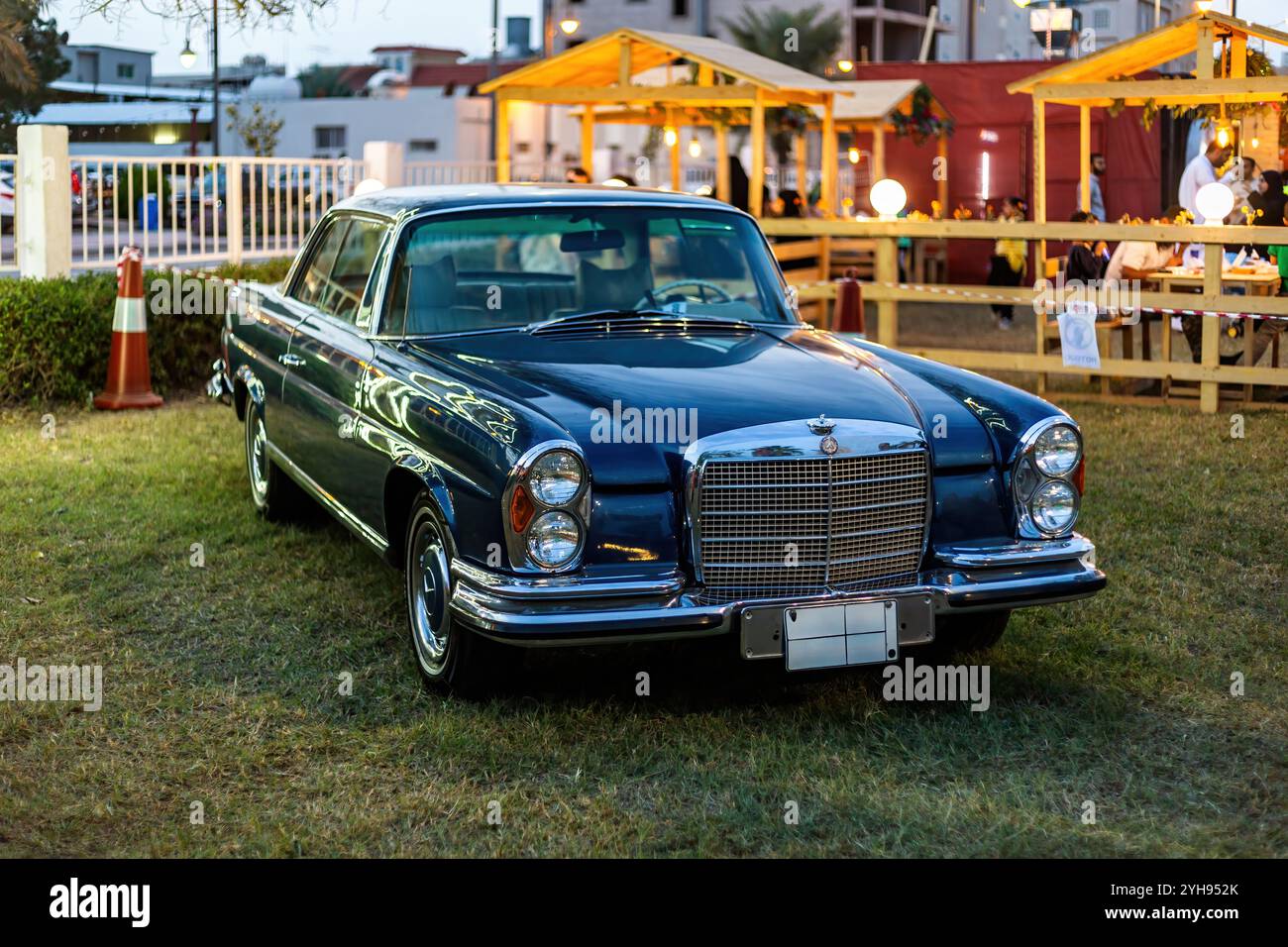 Mercedes-Benz 280 se Coupé d'epoca 1969. Auto retrò esposta alla Dammam Exhibition in Arabia Saudita il 15 marzo 2024. Foto Stock