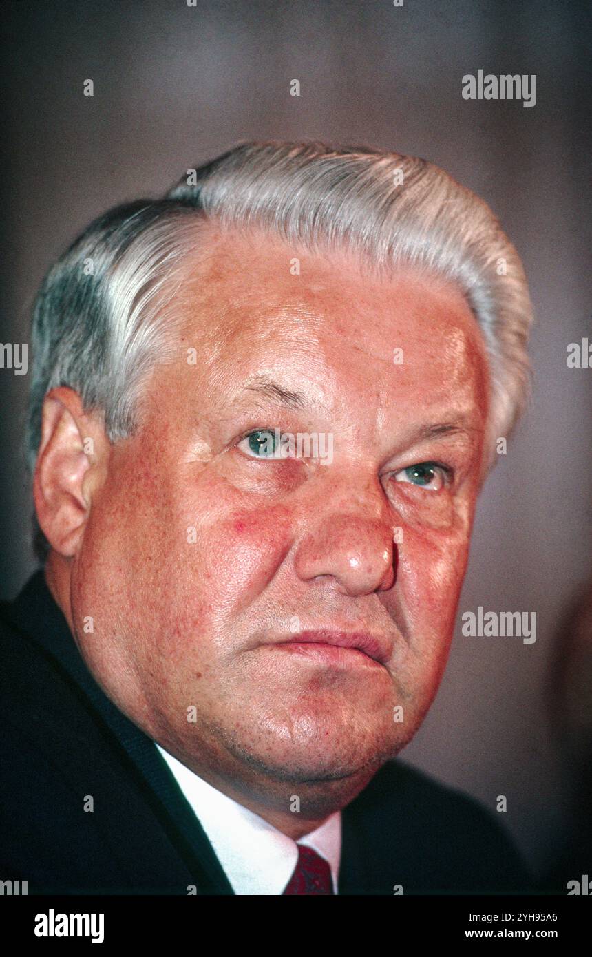 Boris Eltsin, Boris Nikolayevich Eltsin, Борис Ельцин (1931-2007) è stato il primo presidente democraticamente eletto della Russia durante una conferenza stampa all'interno del Cremlino, Mosca, Russia. 25 maggio 1991. Foto Stock