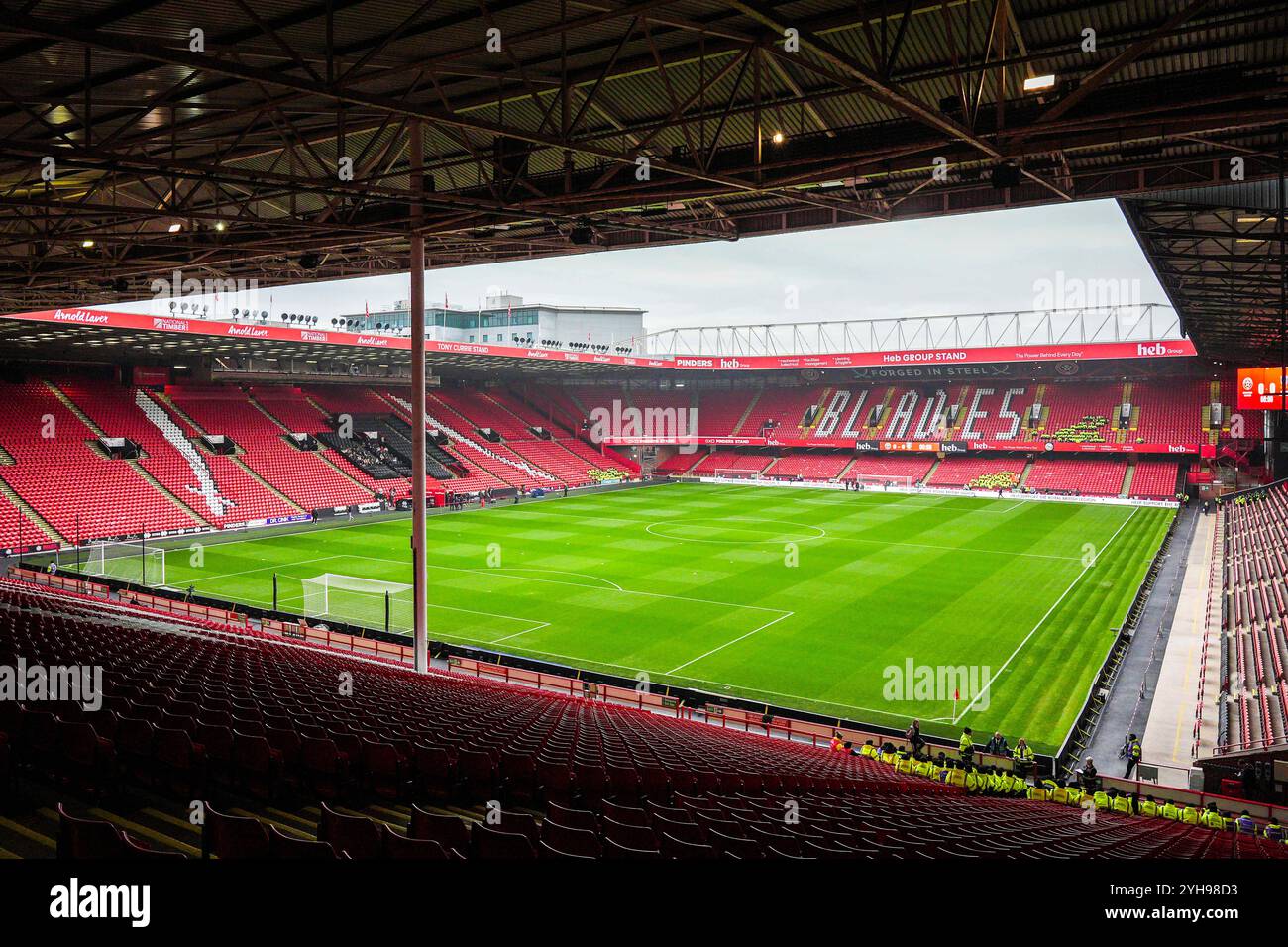 Sheffield, Inghilterra, Regno Unito il 10 novembre 2024. Sheffield, Regno Unito. 10 novembre 2024. Vista generale all'interno dello stadio durante la partita del campionato EFL tra Sheffield United FC e Sheffield Wednesday FC a Bramall Lane, Sheffield, Inghilterra, Regno Unito il 10 novembre 2024 Credit: Every Second Media/Alamy Live News Foto Stock