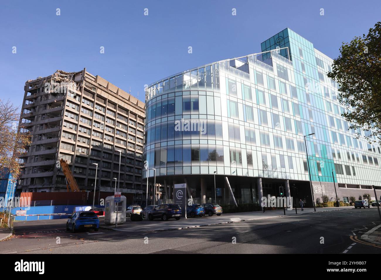 Nuovo,di recente,costruito,nuovo di zecca,Centro oncologico di Clatterbridge,CCC,ospedale,e,vecchio,Royal Liverpool Hospital,Liverpool,Inghilterra,Gran Bretagna,Regno Unito,Regno Unito,Regno Unito, Foto Stock