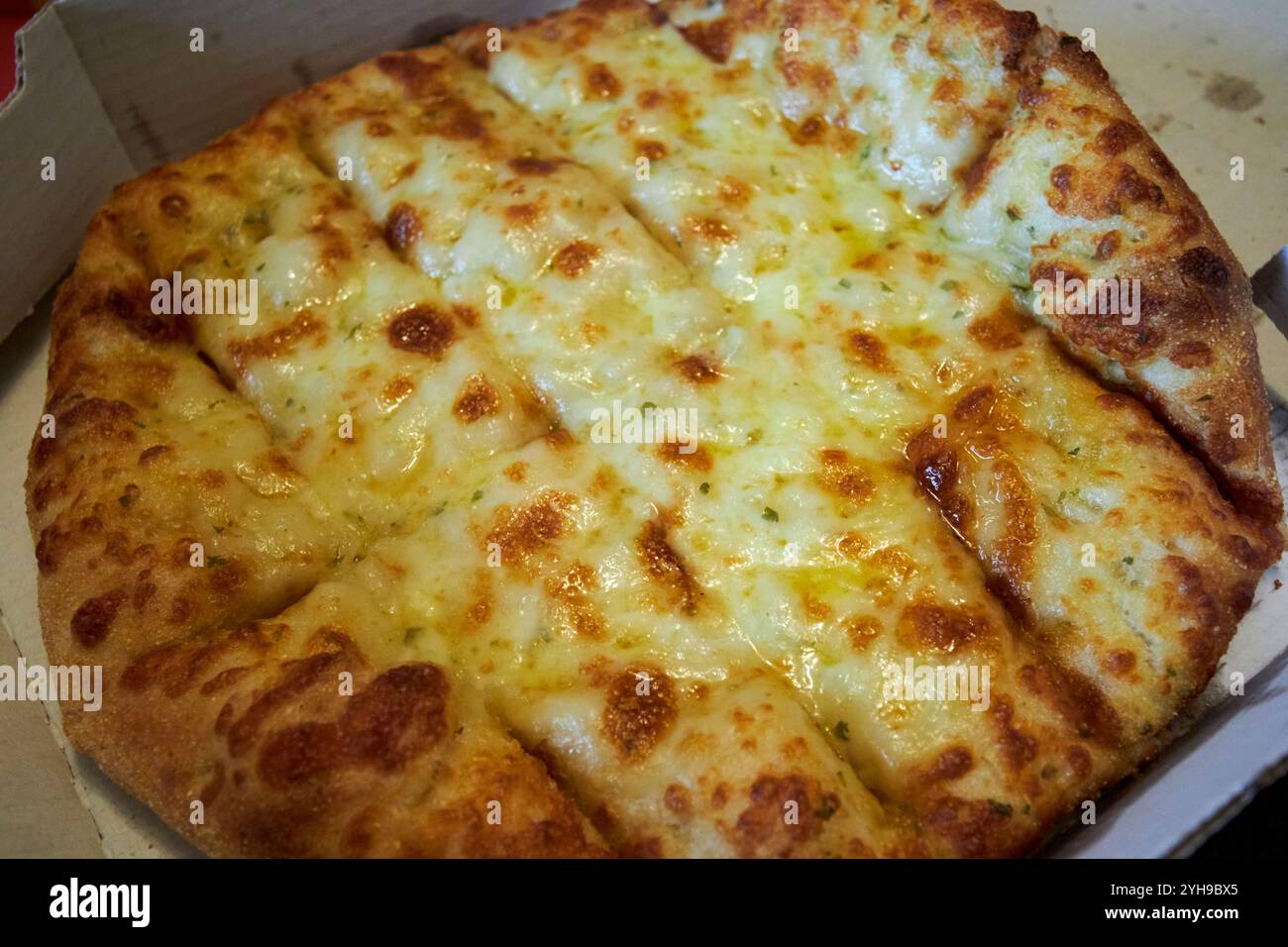 formaggio e pane all'aglio da asporto dalla pizza apache, contea di mayo, repubblica d'irlanda Foto Stock
