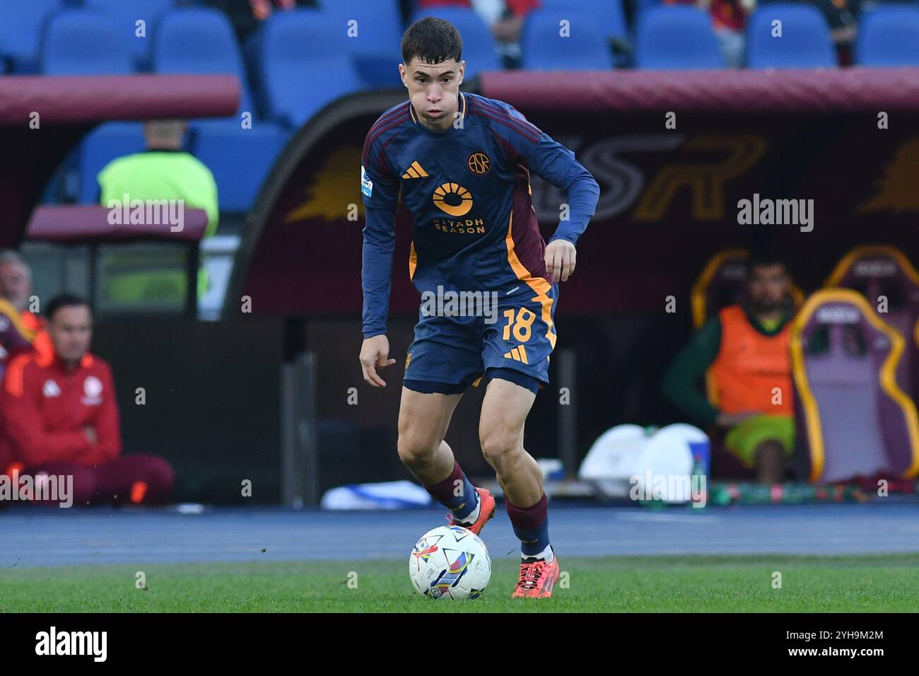 Roma, Lazio. 10 novembre 2024. Matias Soule di AS Roma durante la partita di serie A tra Roma e Bologna allo stadio Olimpico, Italia, 10 novembre 2024. Crediti: massimo insabato/Alamy Live News Foto Stock