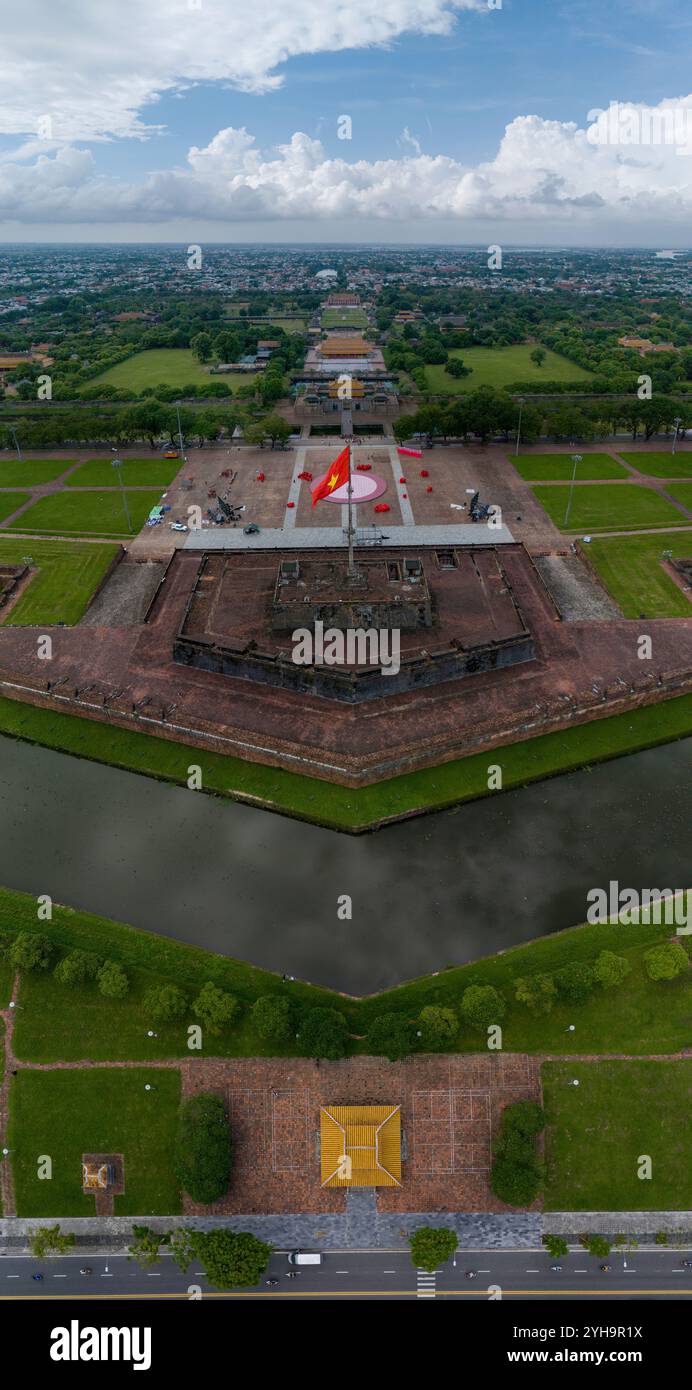 Vista aerea della città imperiale di Hue, Vietnam. È stato dichiarato patrimonio dell'umanità dell'UNESCO nel 1993 Foto Stock