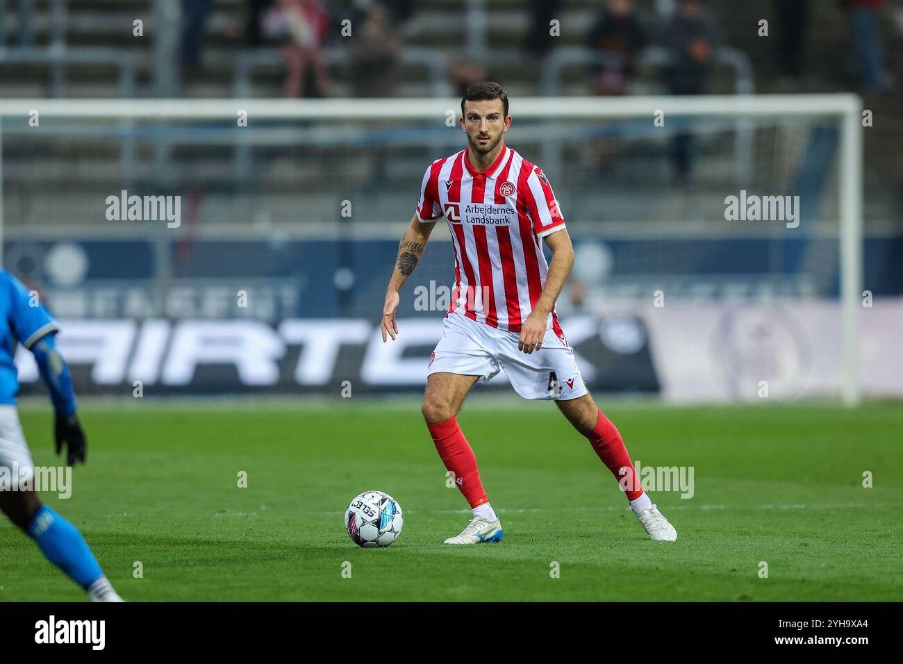 Lyngby, Danimarca. 10 novembre 2024. Lars Kramer (4) di Aalborg Boldklub visto durante il danese 3F Superliga match tra Lyngby BK e Aalborg BK al Lyngby Stadion di Lyngby. Credito: Gonzales Photo/Alamy Live News Foto Stock