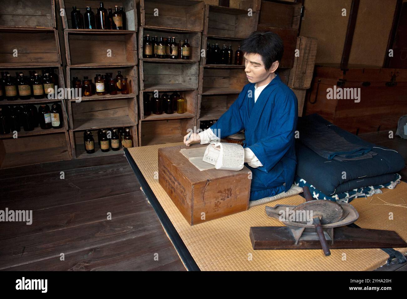 Museo di storia di Uchiko, noto anche come Museo del commercio e della vita domestica, che raffigura lo stile di vita giapponese nel XIX e XX secolo a Uchiko, Ehime, Giappone. Foto Stock