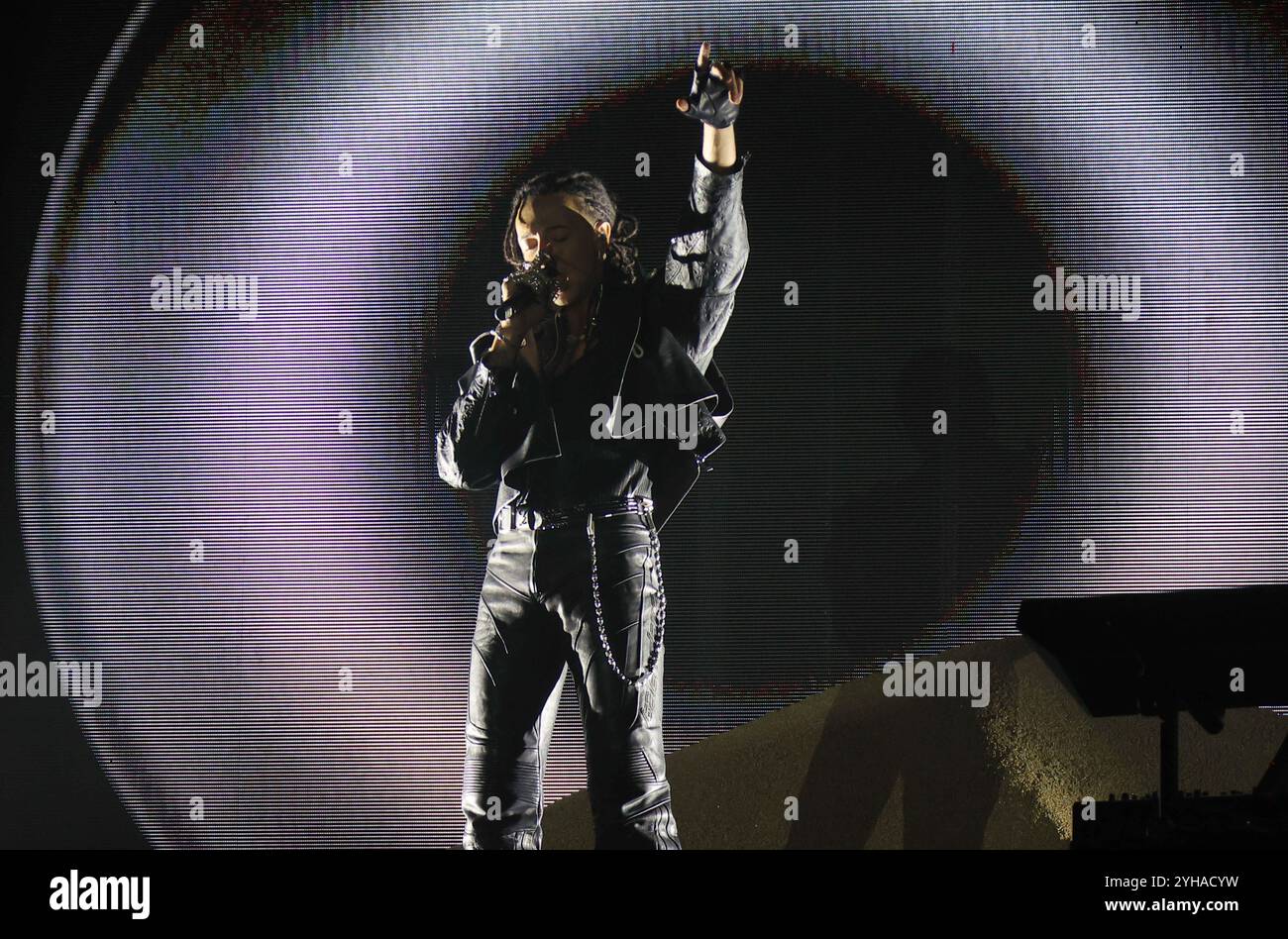 Cantante italiano Ghali durante il suo show all'Unipol Arena, Casalecchio (Bo), Italia, 10 novembre 2024 Credit: Live Media Publishing Group/Alamy Live News Foto Stock