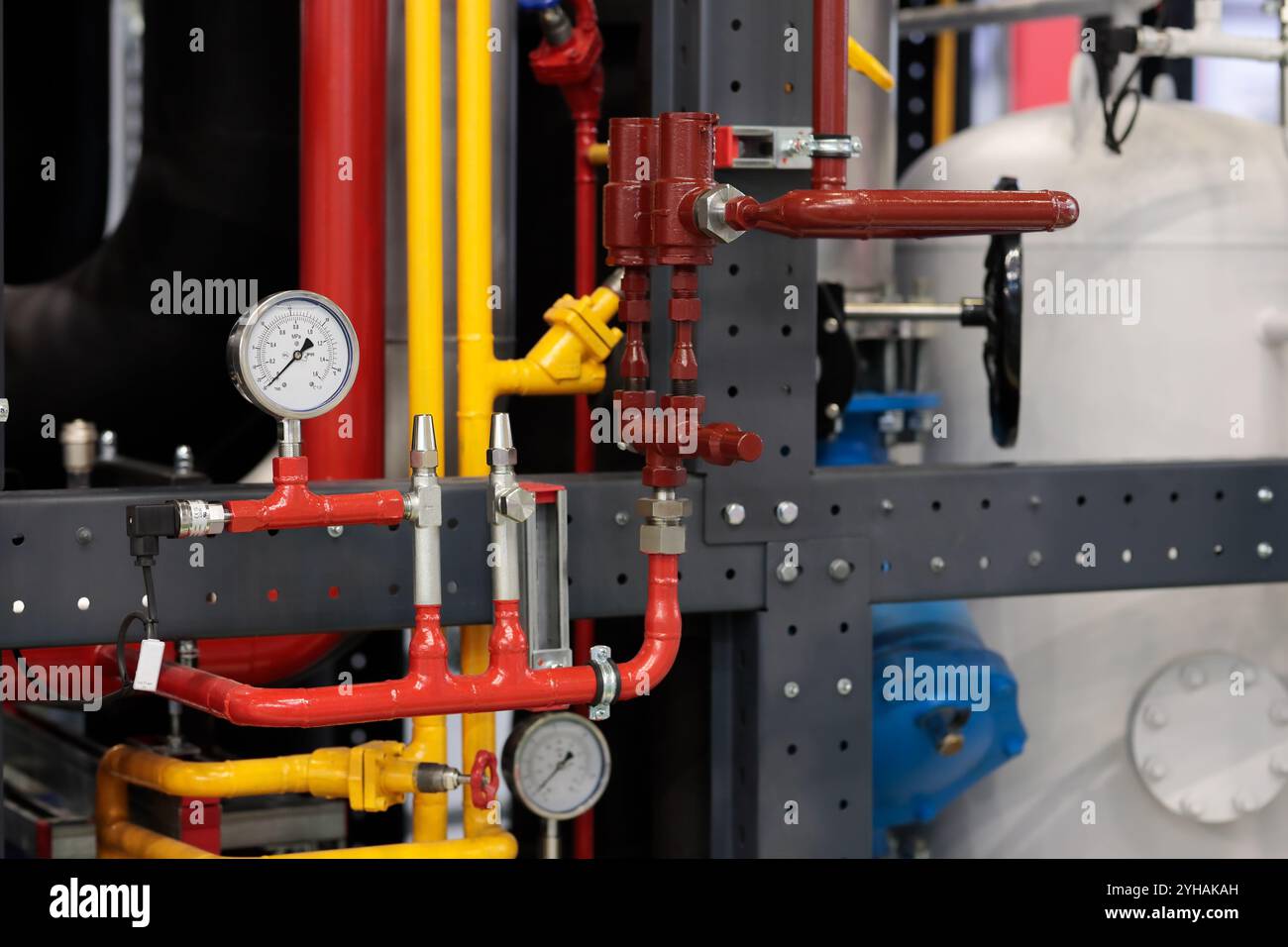 Primo piano dell'unità di refrigerazione industriale in una fabbrica alimentare. Messa a fuoco selettiva. Foto Stock