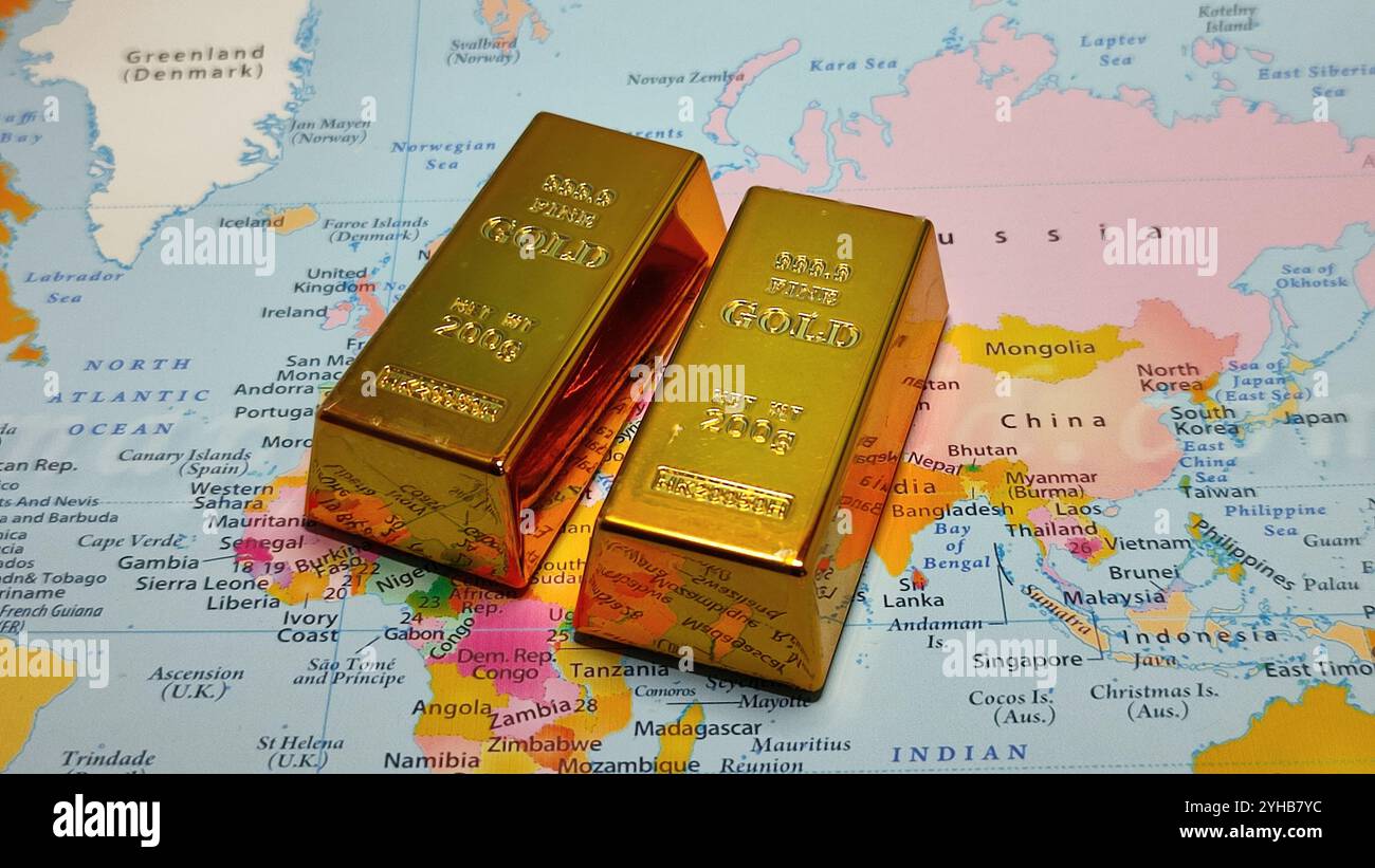 Gold bar sulle mappe Foto Stock
