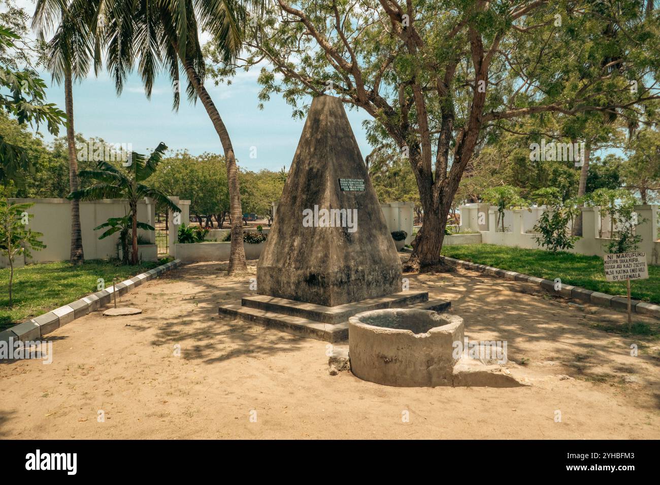 Il sito utilizzato dalla Germania coloniale per impiccare gli africani rivoluzionari che si opponevano al loro dominio oppressivo nella città vecchia di pietra a Bagamoyo, Tanzania Foto Stock