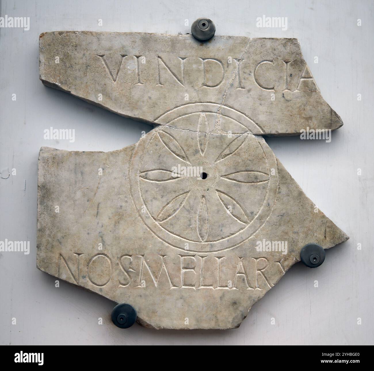 Lastra funeraria ebraica di vindicianus, definita mellarchon, nominata arconte. Iconografia degli ossuari ebraici della Palestina. roma. Catacomba di Monteverde. Foto Stock