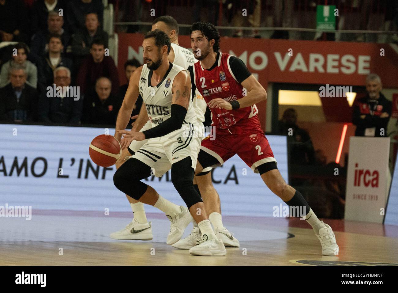 03 Marco Belinelli Virtus Bologna durante la partita del Campionato Italia LBA tra Openjobmetis Varese e Virtus Bologna, a Varese, il 10 novembre 2024 Foto Stock