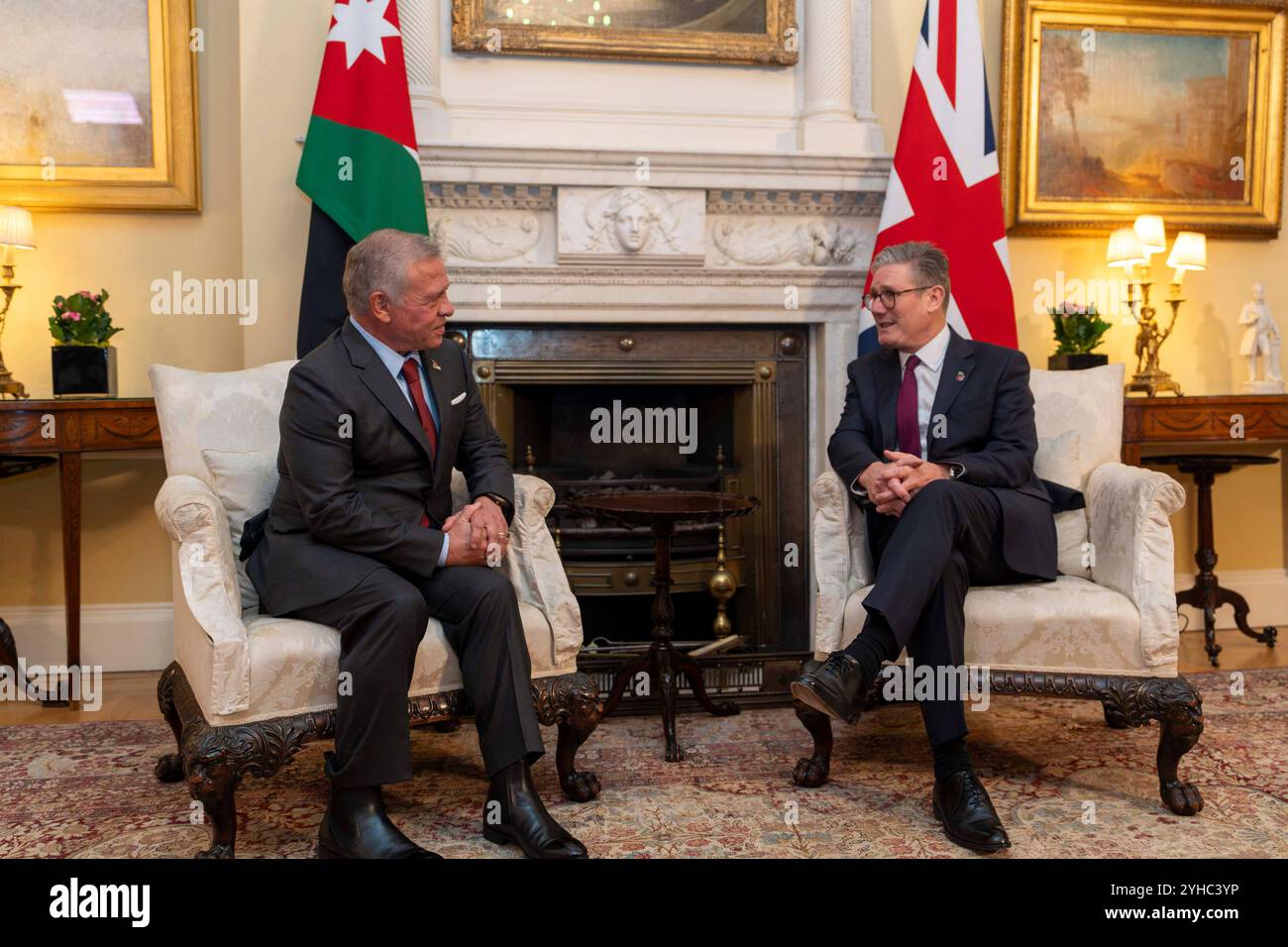 Londra, Regno Unito. 11 novembre 2024. Il primo ministro britannico Keir Starmer riceve re Abdullah II di Giordania al 10 di Downing Street, a Londra, Regno Unito, il 6 novembre 2024. Foto di Balkis Press/ABACAPRESS. COM credito: Abaca Press/Alamy Live News Foto Stock