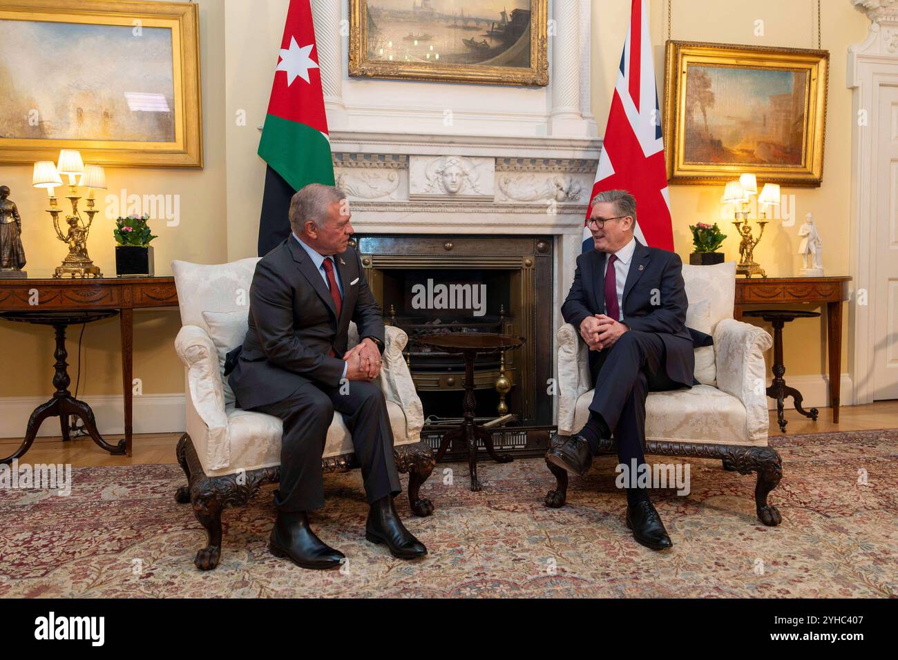 Londra, Regno Unito. 11 novembre 2024. Il primo ministro britannico Keir Starmer riceve re Abdullah II di Giordania al 10 di Downing Street, a Londra, Regno Unito, il 6 novembre 2024. Foto di Balkis Press/ABACAPRESS. COM credito: Abaca Press/Alamy Live News Foto Stock