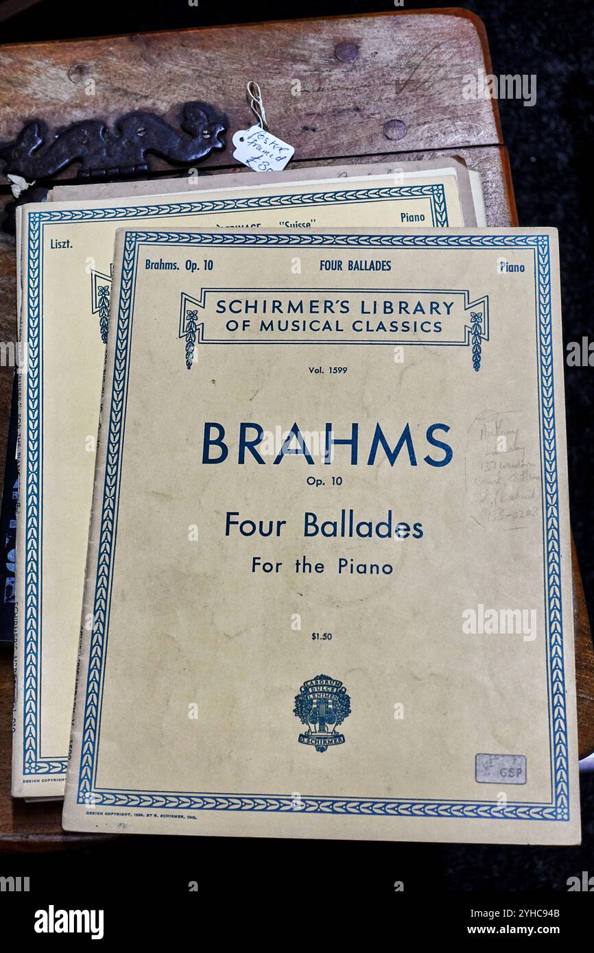 Antico libro di musica per pianoforte per Brahms Four Ballades Op. 10 Foto Stock
