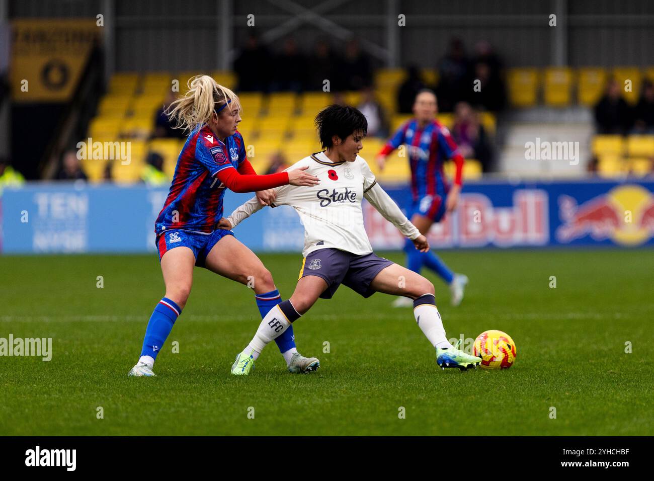 Lexi Potter del Crystal Palace e Honoka Hayashi centrocampista dell'Everton durante la partita di Barclays Women's Super League tra Crystal Palace e Everton AT Foto Stock