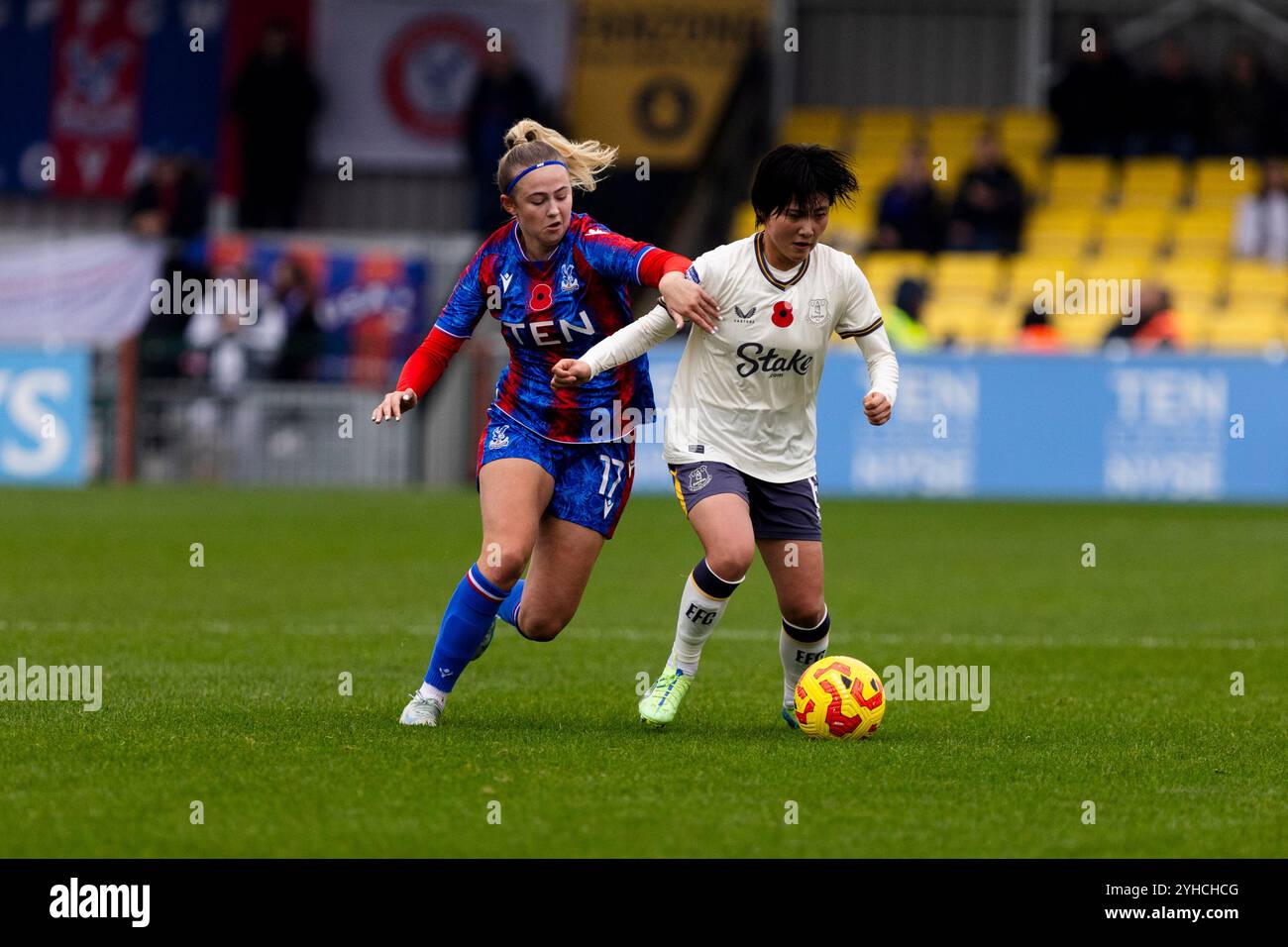 Lexi Potter del Crystal Palace e Honoka Hayashi centrocampista dell'Everton durante la partita di Barclays Women's Super League tra Crystal Palace e Everton AT Foto Stock