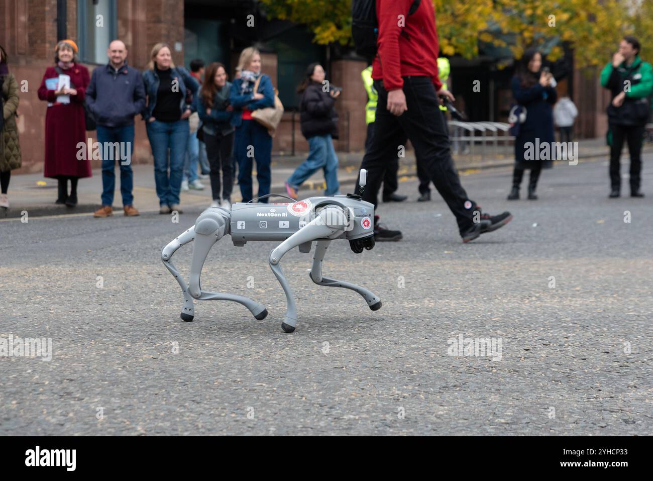 Prossima generazione Ri Unitree Go2 Air robot Dog alla sfilata del Lord Mayor's Show 2024 nella City di Londra, Regno Unito. Display Zhejiang UK Association (ZJUKA) Foto Stock