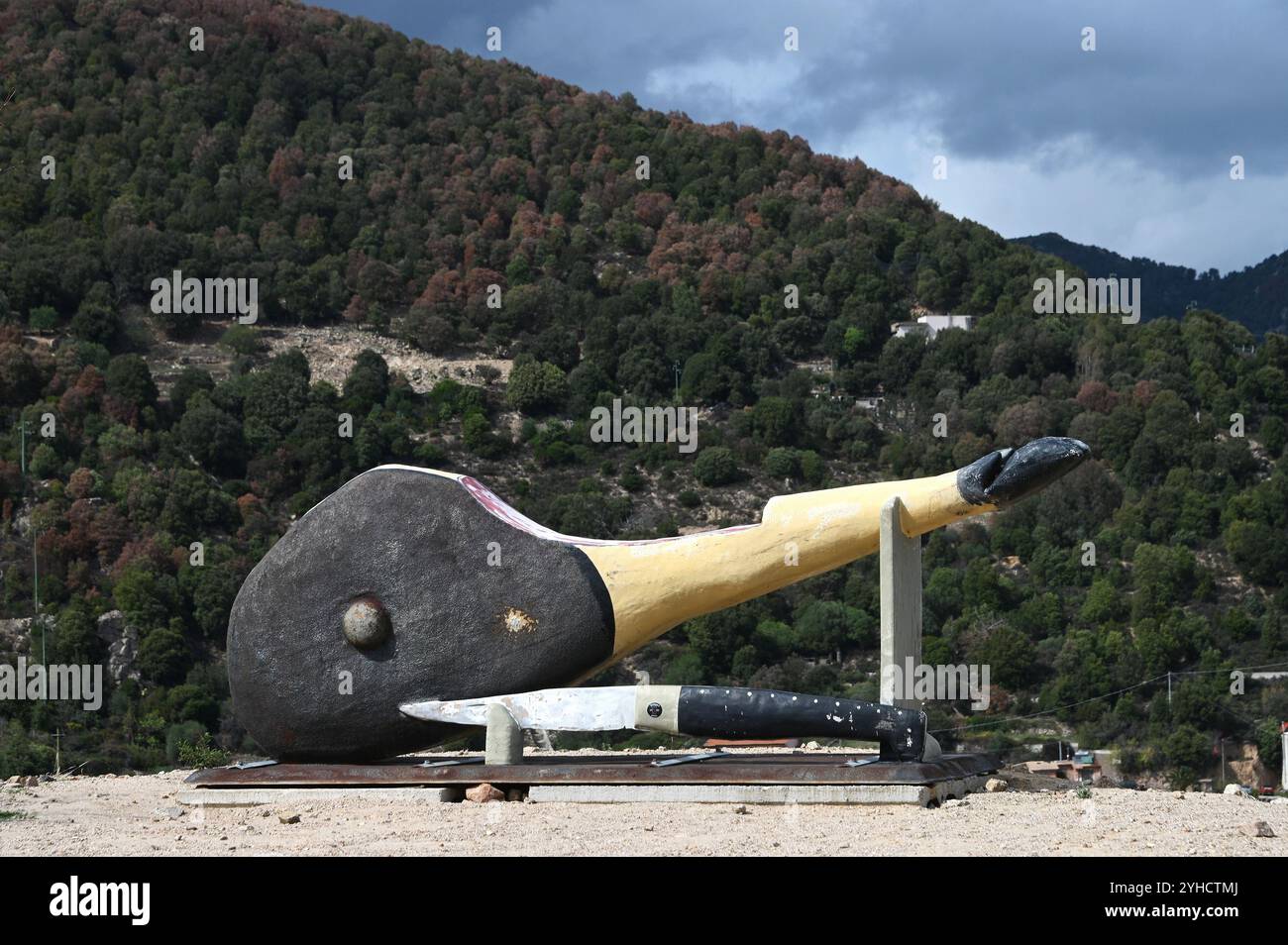 Scultura di prosciutto in provincia di Nuoro, Sardegna, Italia Foto Stock