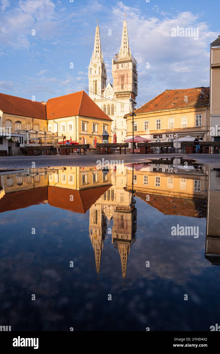 Vista della città vecchia di Zagabria e della cattedrale, Croazia Foto Stock