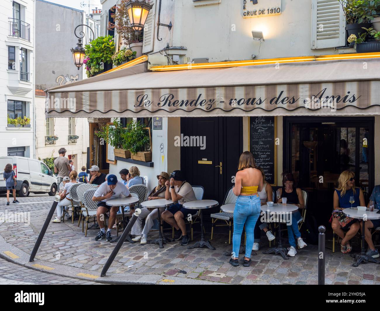 Au Rendez-Vous des Amis, ristorante francese, Montmartre, Parigi, Francia, Europa, UE. Foto Stock