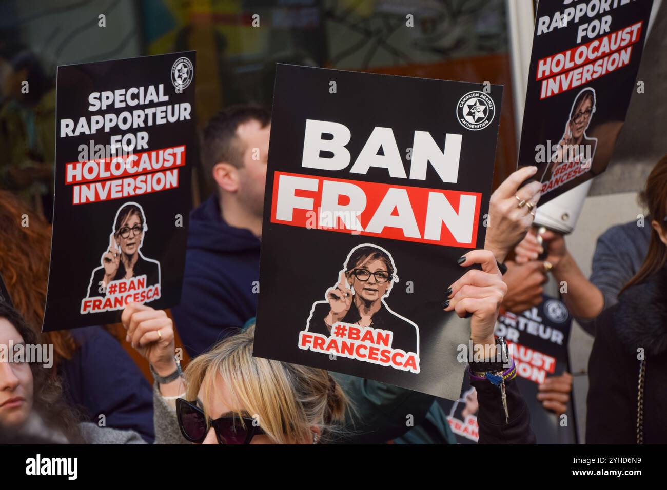 Londra, Regno Unito. 11 novembre 2024. I sostenitori di Israele organizzano una protesta alla London School of Economics, LSE, mentre Francesca Albanese, relatrice speciale delle Nazioni Unite sui territori palestinesi occupati, tiene una conferenza. Crediti: Vuk Valcic/Alamy Live News Foto Stock