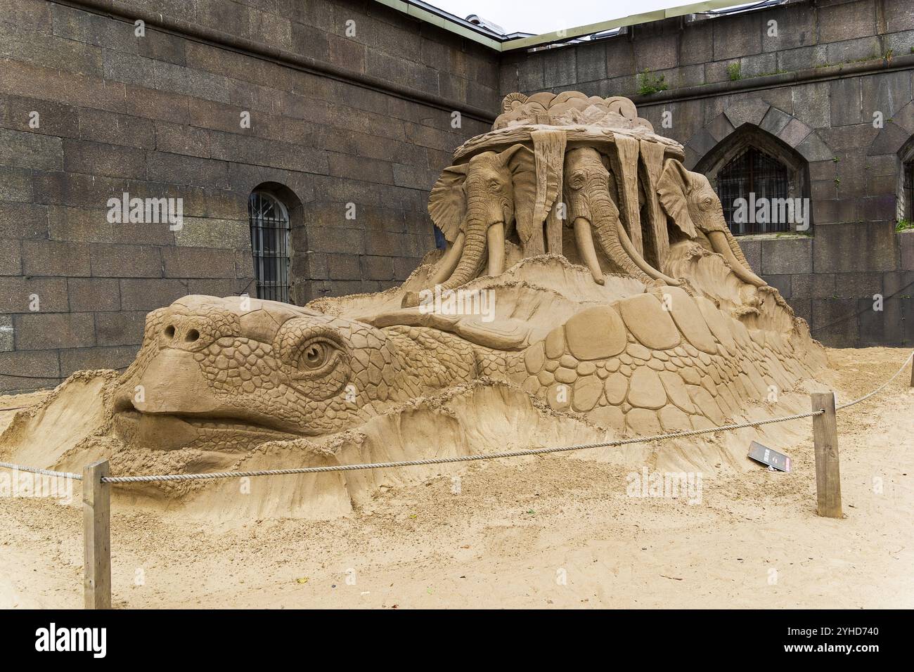 San Pietroburgo, Russia, 13 giugno 2019: Mostra di sculture di sabbia alla Fortezza di Pietro e Paolo. Composizione, Europa Foto Stock