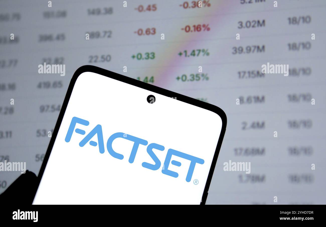 Dacca, Bangladesh - 09 novembre 2024: Il logo FactSet viene visualizzato sullo smartphone Foto Stock