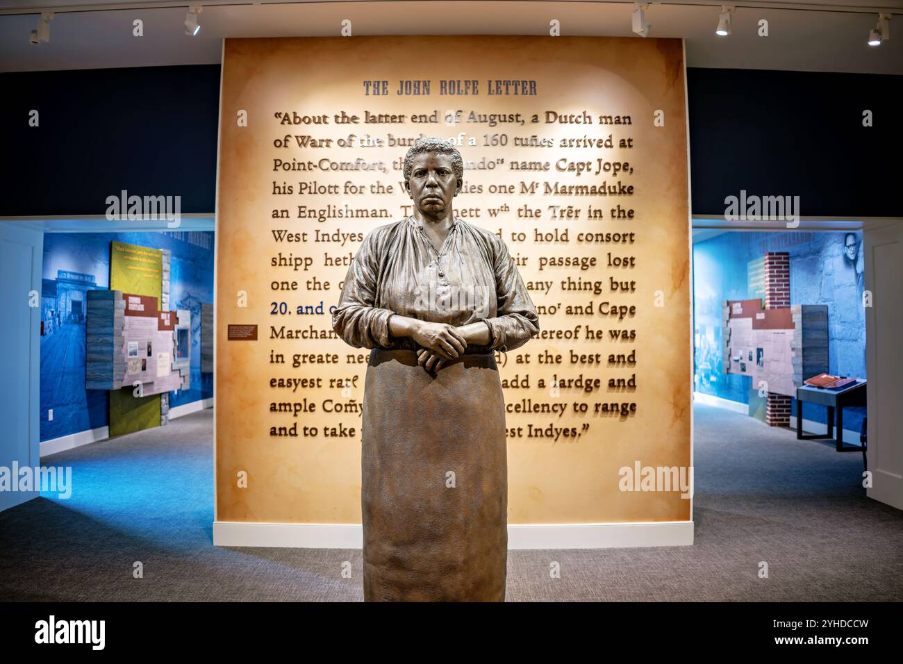 HAMPTON, Virginia - la mostra educativa presso il Fort Monroe Visitor & Education Center, ospitato nell'ex biblioteca di addestramento dell'artiglieria, racconta la storia Foto Stock