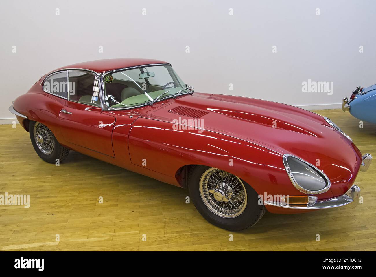 Mosca, Russia, 10 novembre 2018: Jaguar e-Type car (prodotta nel 1962) all'esposizione di auto vecchie e rare, Europa Foto Stock