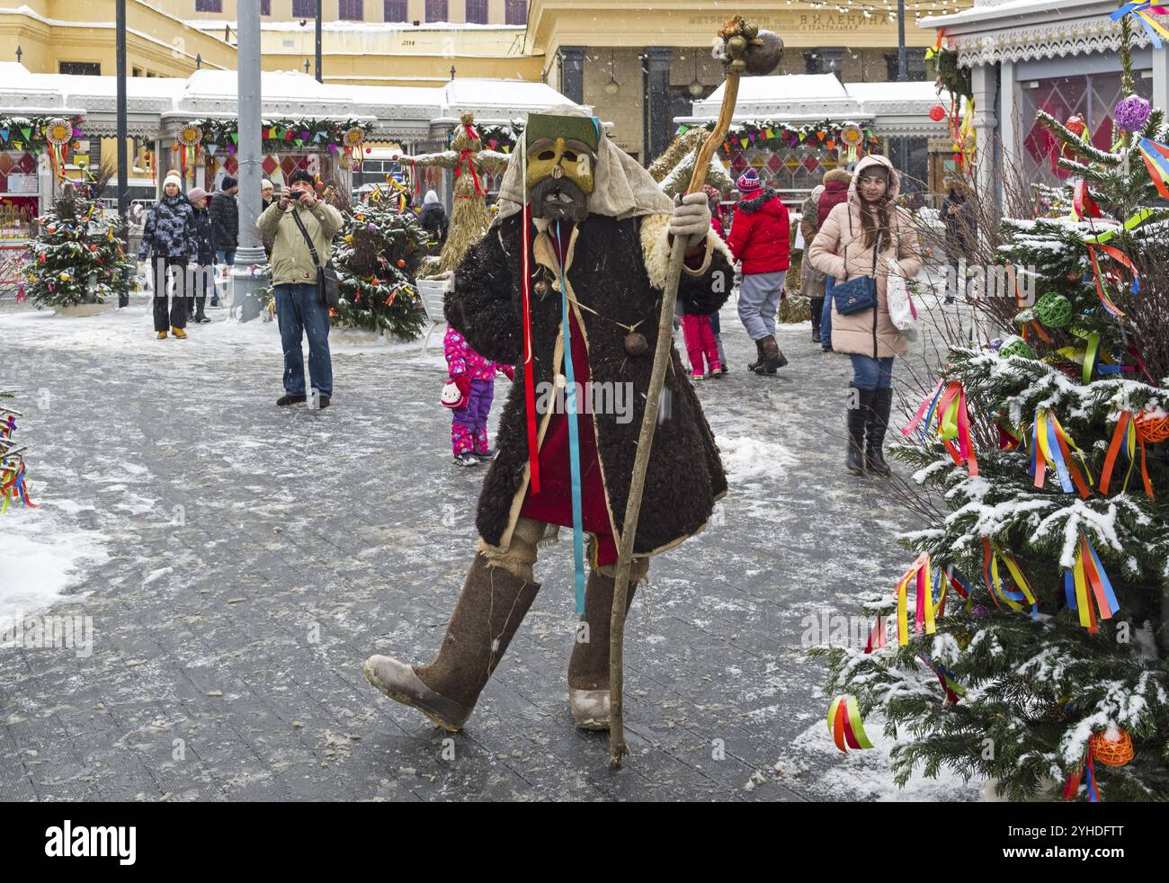 Mosca, Russia, 11 febbraio 2018: Mummers sulle festività di Shrovetide. Mosca, Piazza della Rivoluzione, Europa Foto Stock