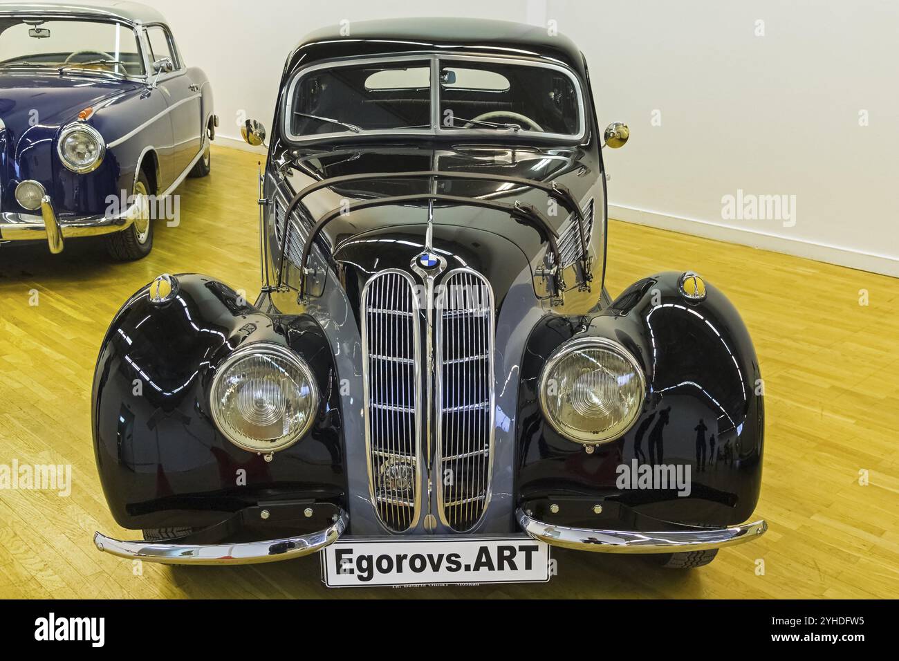 Mosca, Russia, 10 novembre 2018: BMW 327 Coupé (prodotta nel 1939) all'esposizione di auto vecchie e rare, Europa Foto Stock