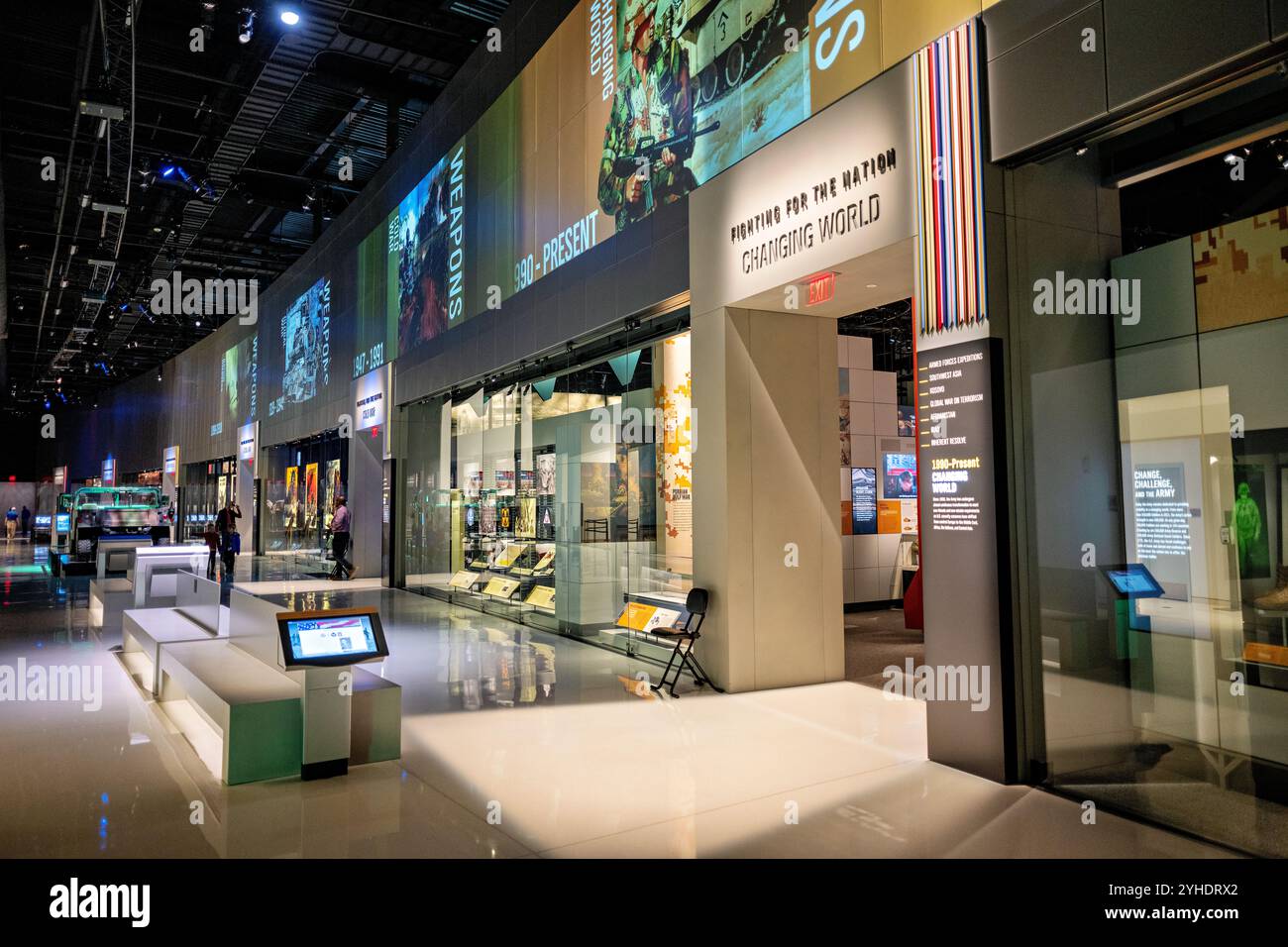 FORT BELVOIR, Virginia - il National Museum of the United States Army, aperto nel 2020, è il primo museo completo a raccontare l'intera storia dell'esercito degli Stati Uniti. Situato su 84 acri a Fort Belvoir, l'edificio del museo comprende 185.000 piedi quadrati di spazio. La struttura ospita numerose gallerie che raccontano oltre 245 anni di storia dell'esercito. Foto Stock