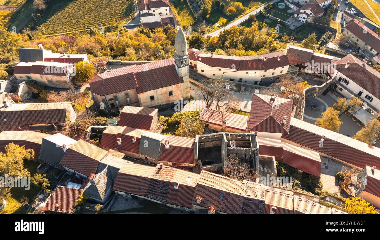 Vista aerea del villaggio storico di Štanjel Foto Stock