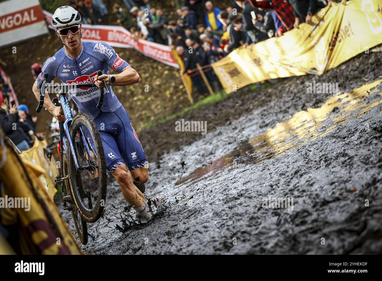 Niel, Belgio. 11 novembre 2024. Il belga Niels Vandeputte in azione durante la gara d'élite maschile al ciclocross 'Jaarmarktcross' di Niel, gara 3/8 della competizione Superprestige, lunedì 11 novembre 2024. BELGA FOTO DAVID PINTENS credito: Belga News Agency/Alamy Live News Foto Stock