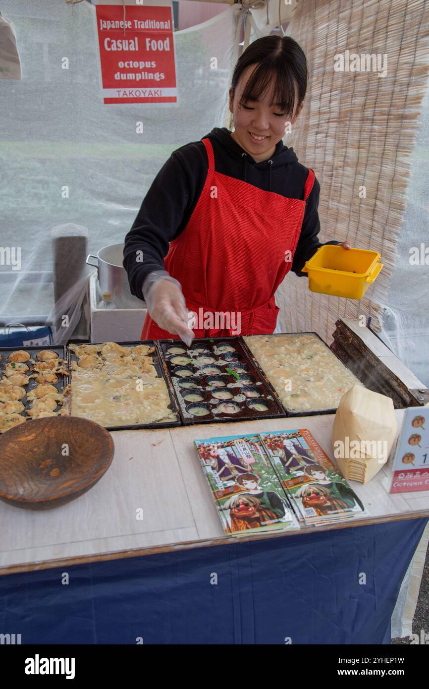 Al mercato di Miyagawa, sessanta negozi e bancarelle sono aperti lungo il fiume Miyagawa Foto Stock