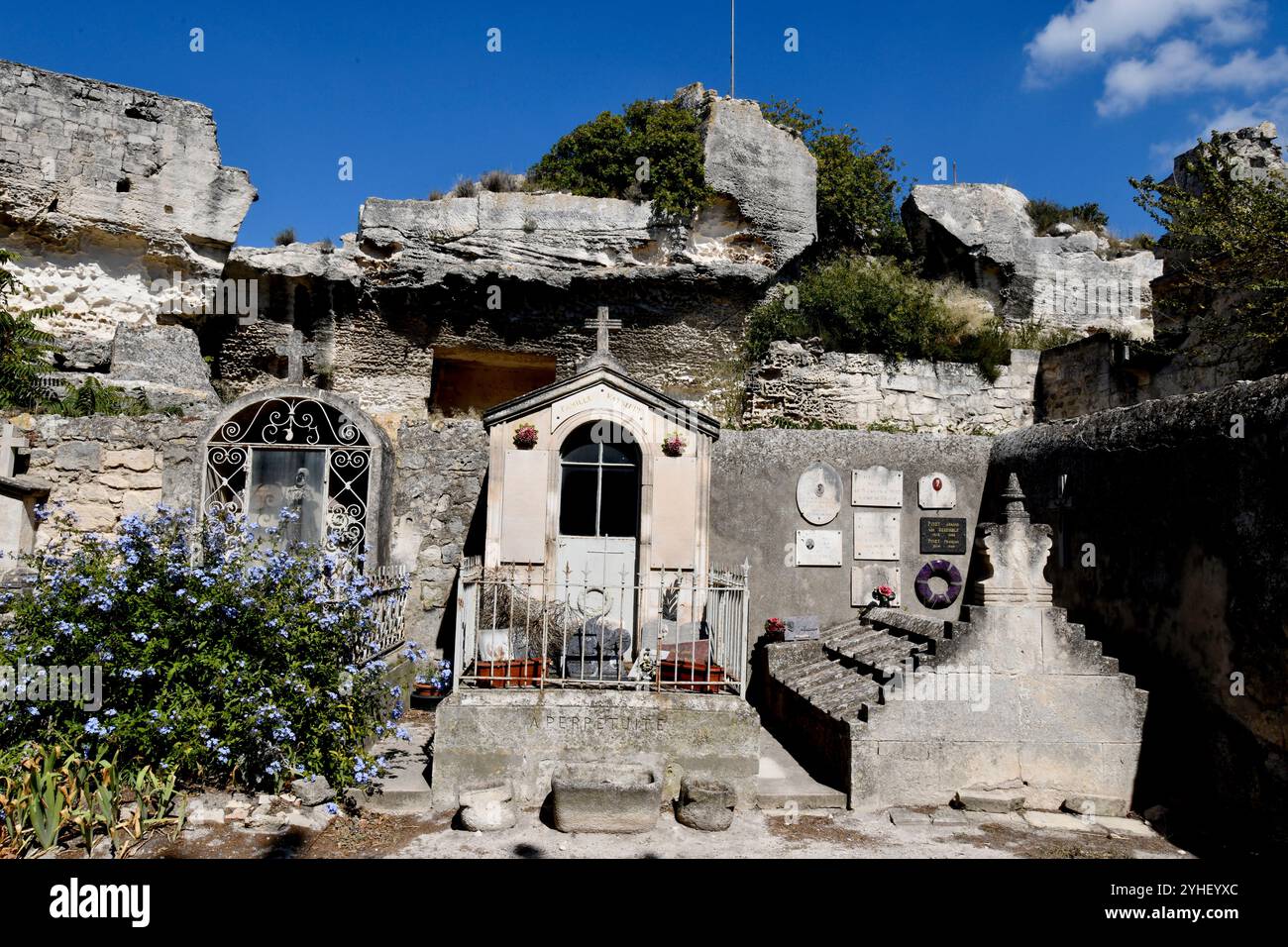 Il vecchio cimitero di Les Baux-de-Provence nel dipartimento di Bouches-du-Rhône nella regione Provence-Alpes-Côte d'Azur nel sud della Francia. Foto Stock